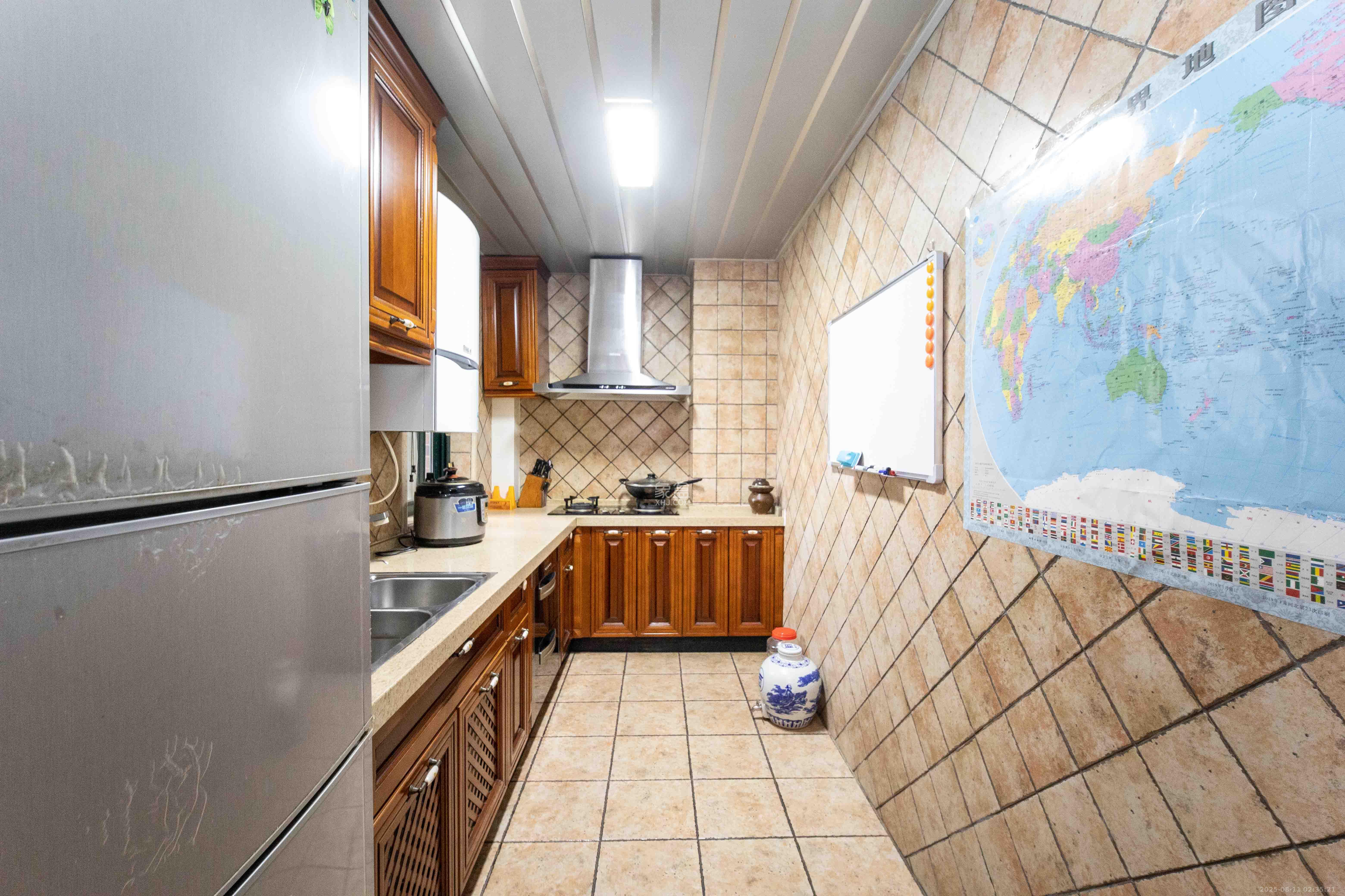 东玺门  3室2厅2卫    118.0万 东玺门  3室2厅2卫    118.0万厨房