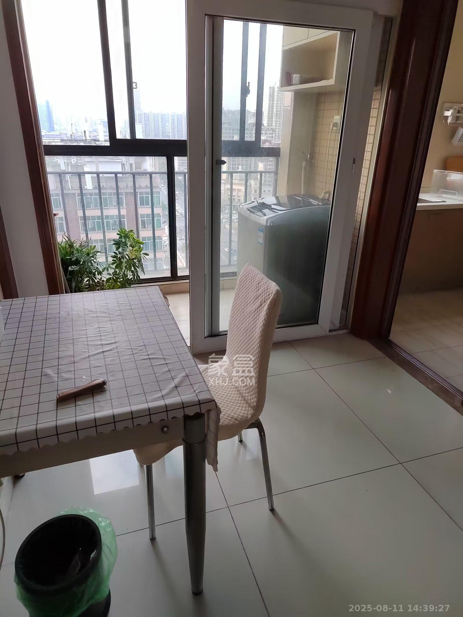 泊爱蓝湾 3室2厅1卫 2600.0元/月 泊爱蓝湾 3室2厅1卫 2600.0元/月室内图