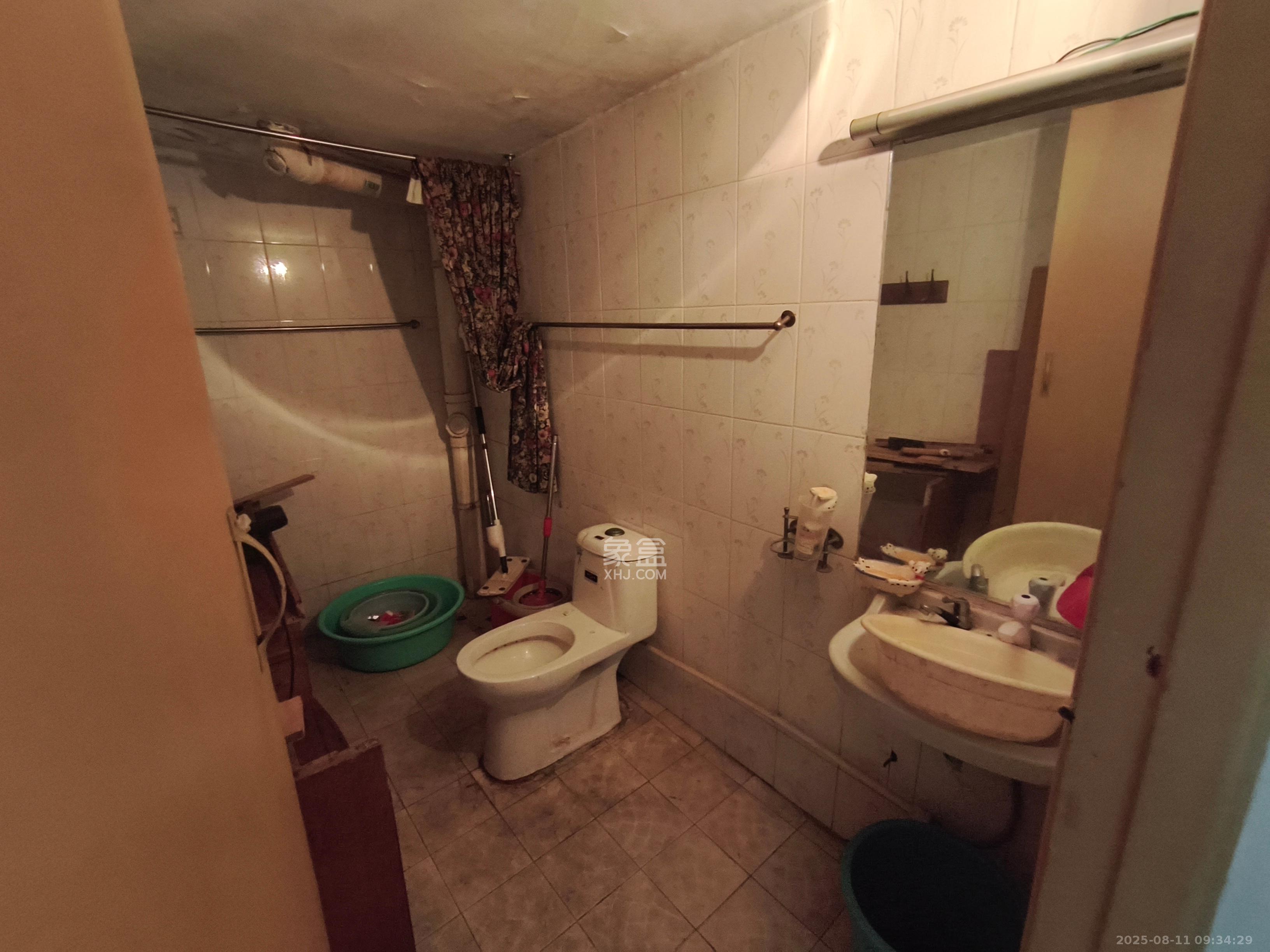 湘银公寓 5室2厅2卫 2500.0元/月 湘银公寓 5室2厅2卫 2500.0元/月室内图