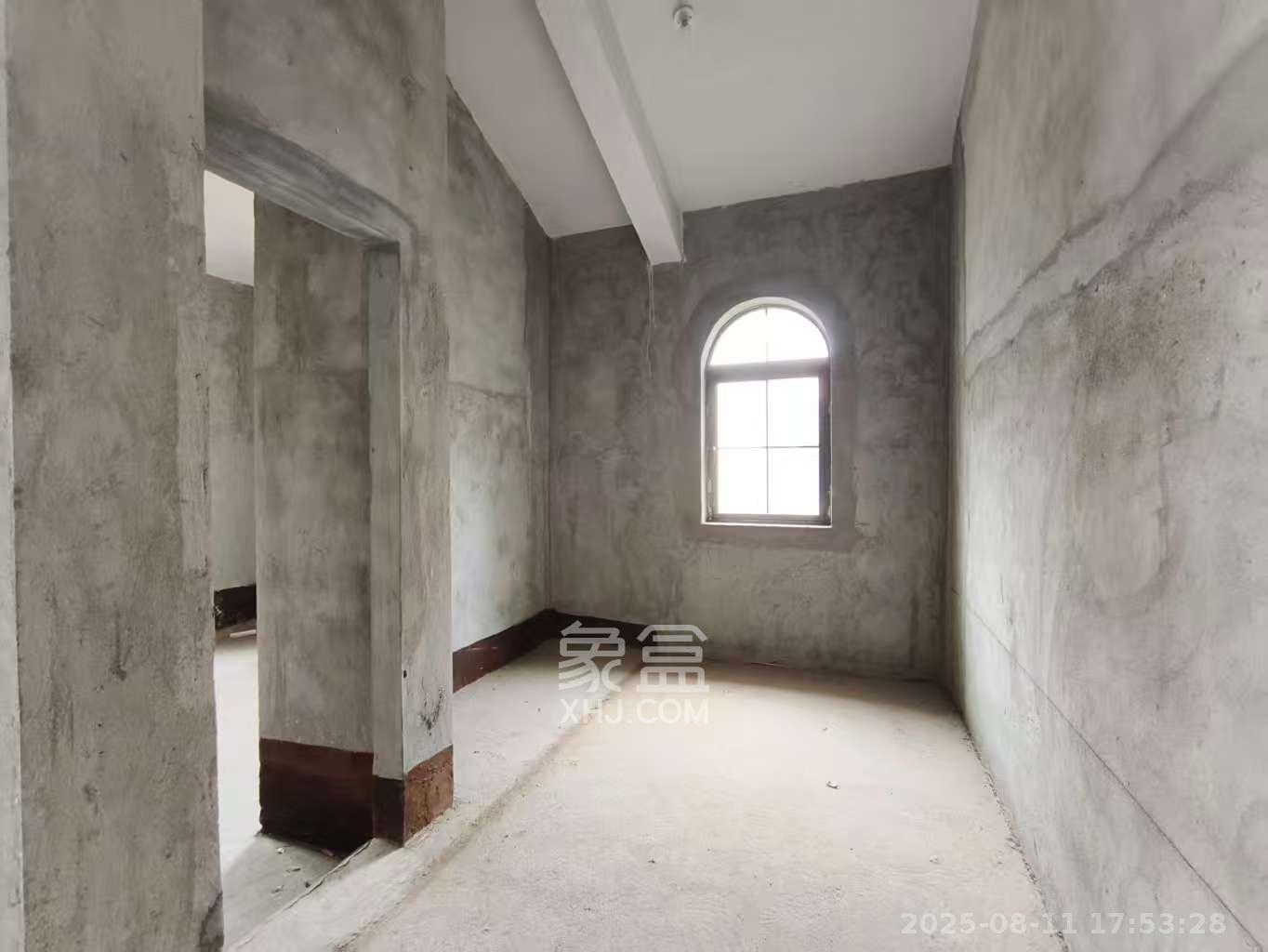 中粮北纬28°别墅  8室4厅4卫    8000.0元/月 中粮北纬28°别墅  8室4厅4卫    8000.0元/月