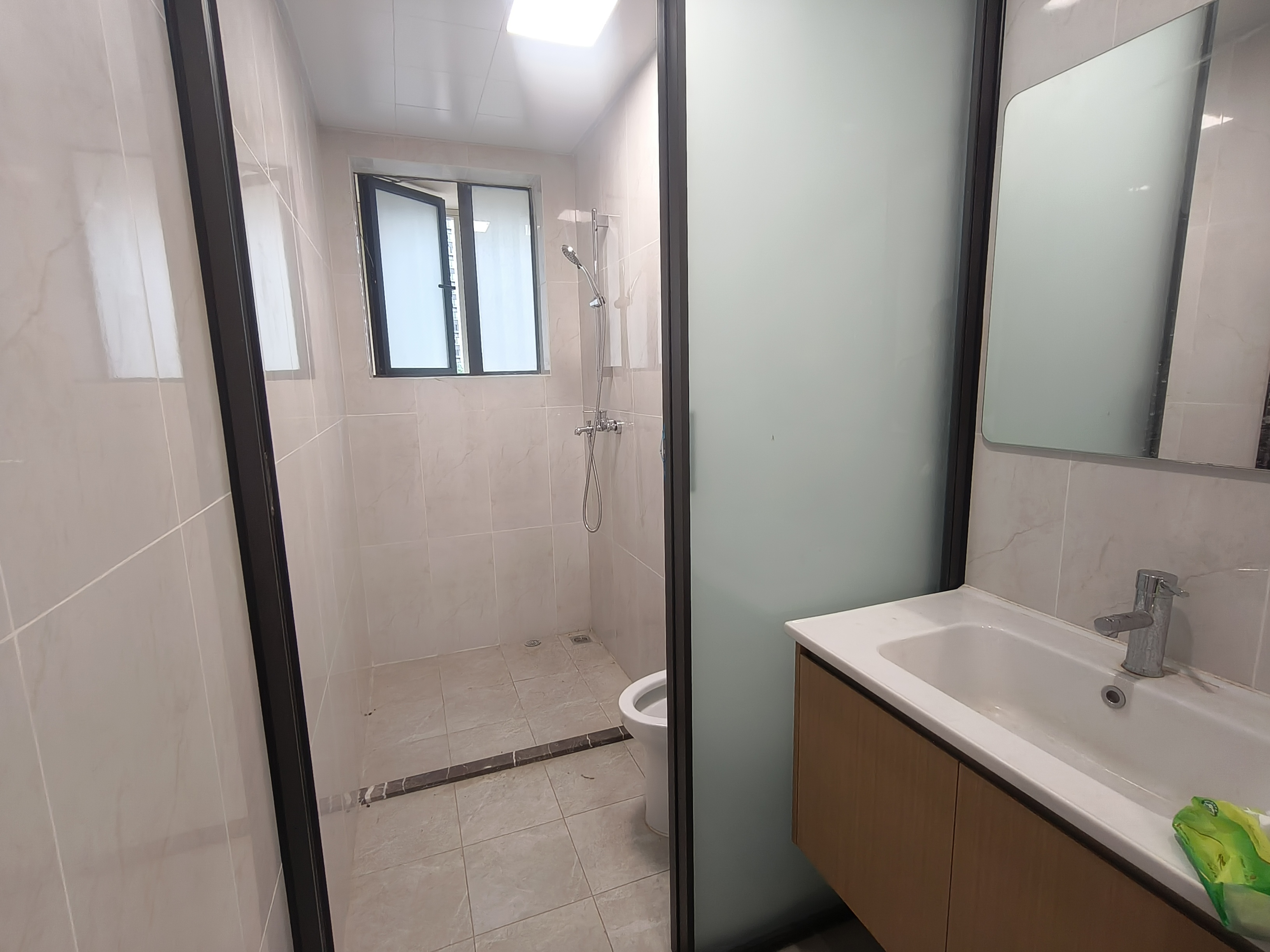 和风家园蓝天居  3室2厅2卫    2000.0元/月室内图