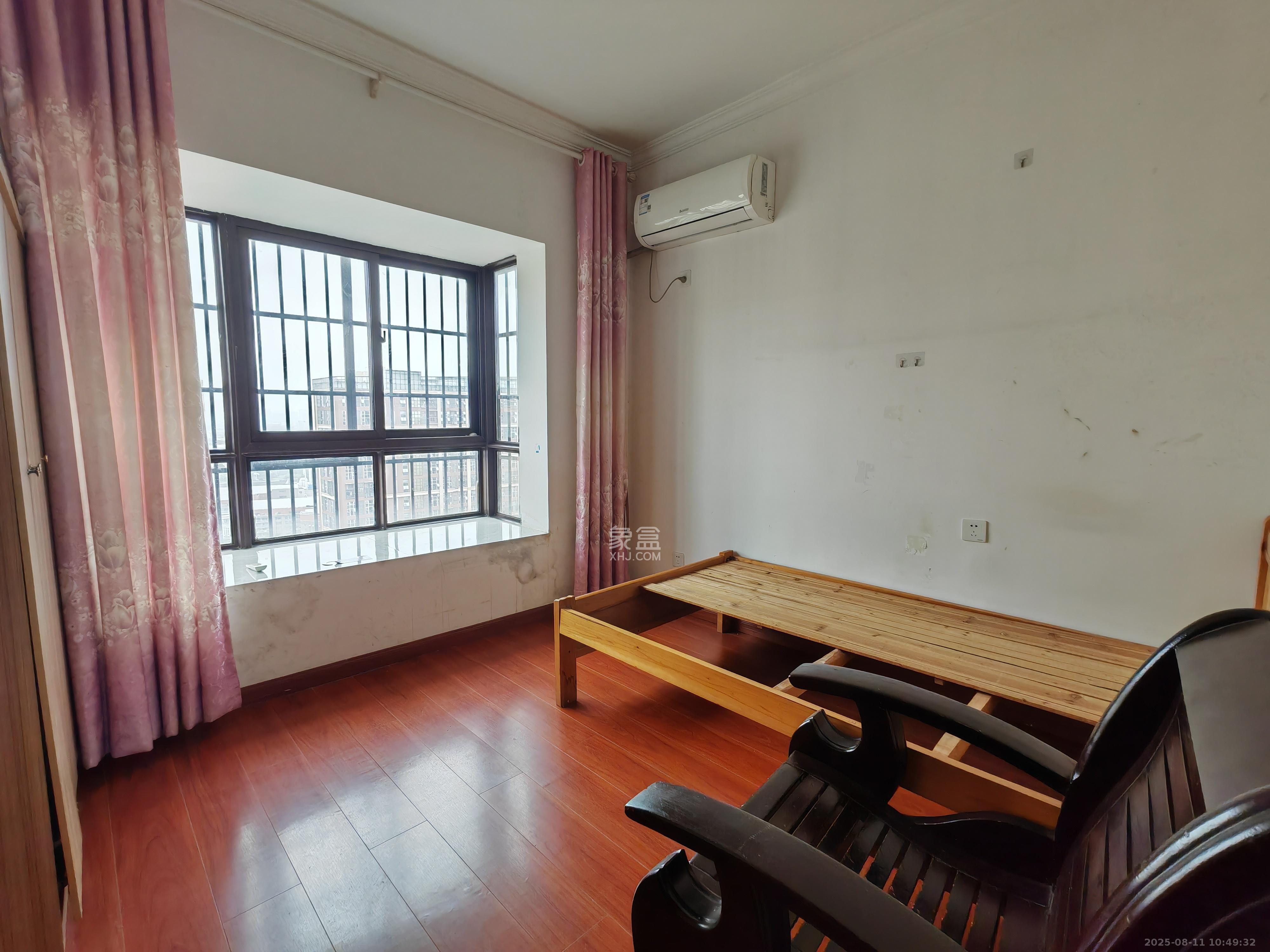 东方美地  4室2厅2卫   2800.00元/月室内图
