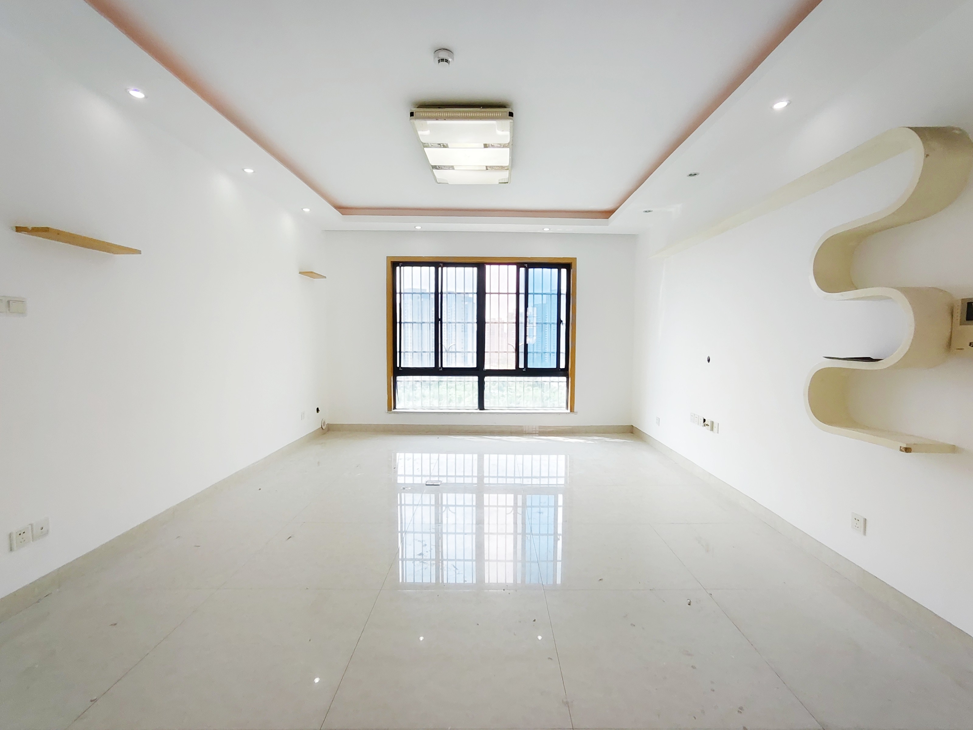 嘉天紫东苑 3室2厅2卫 37.5万 嘉天紫东苑 3室2厅2卫 37.5万室内图