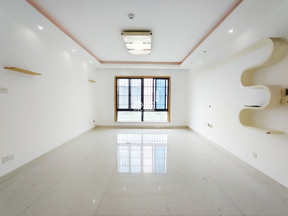 嘉天紫东苑  3室2厅2卫    37.5万