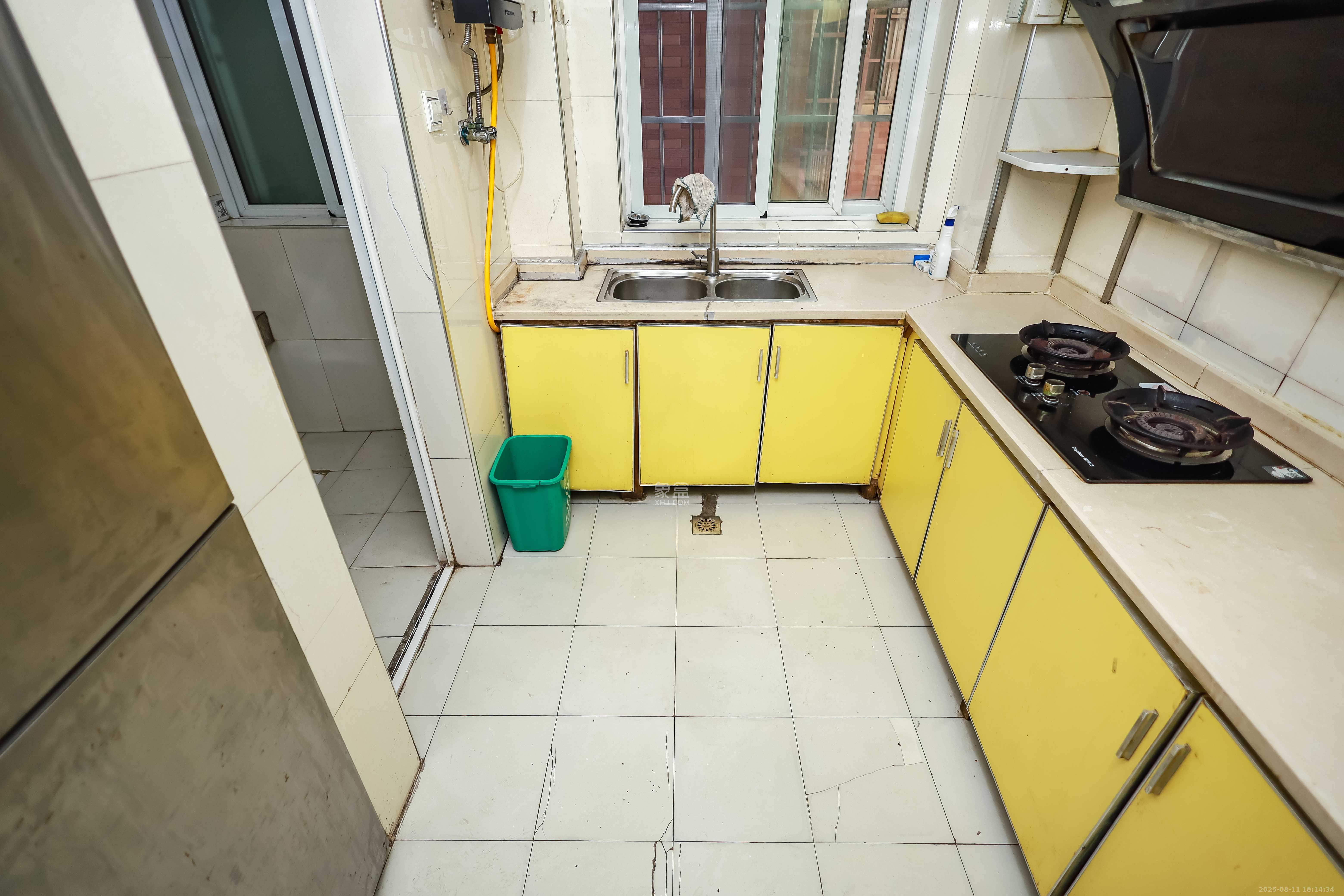 咸嘉新村悦峰园  3室2厅1卫    108.0万厨房