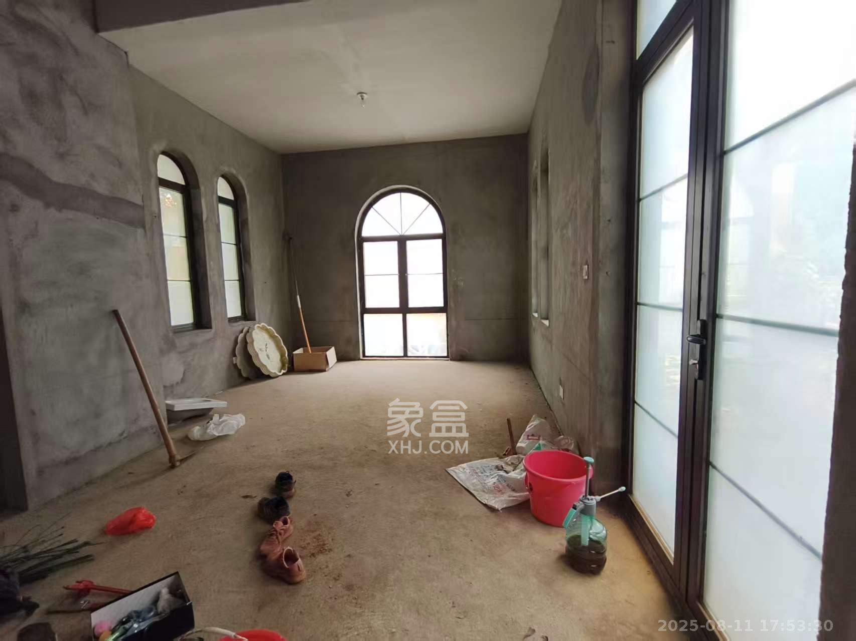 中粮北纬28°别墅 8室4厅4卫 8000.0元/月 中粮北纬28°别墅 8室4厅4卫 8000.0元/月室内图