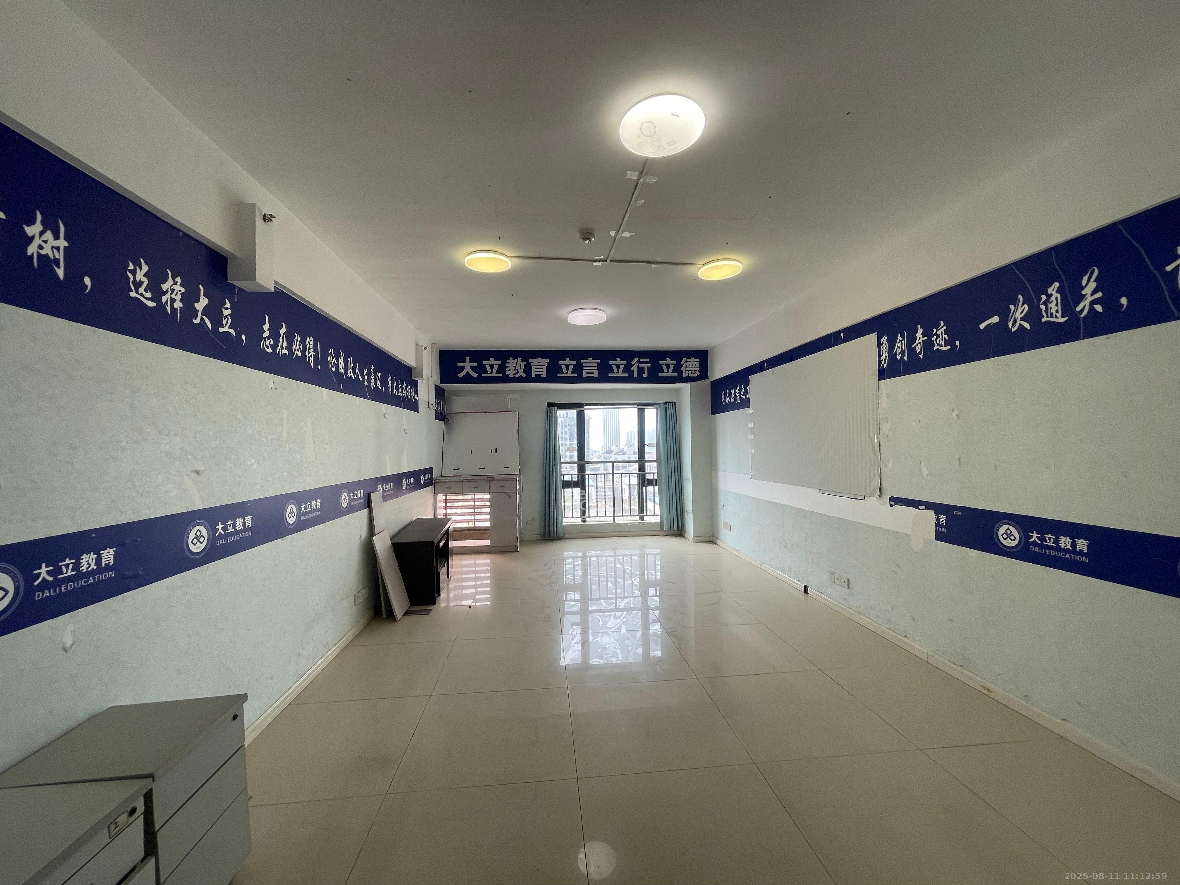 星大峰汇商务楼  1室1厅1卫    1600.0元/月室内图