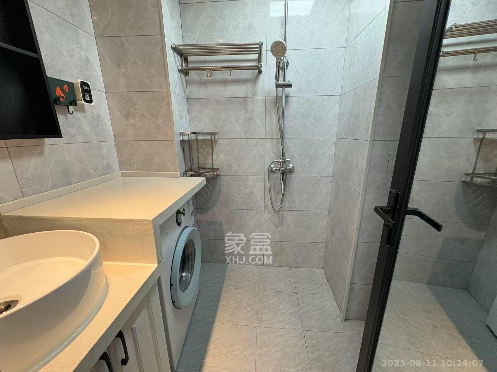 万润时光里 1室1厅1卫 1700.0元/月 万润时光里 1室1厅1卫 1700.0元/月室内图