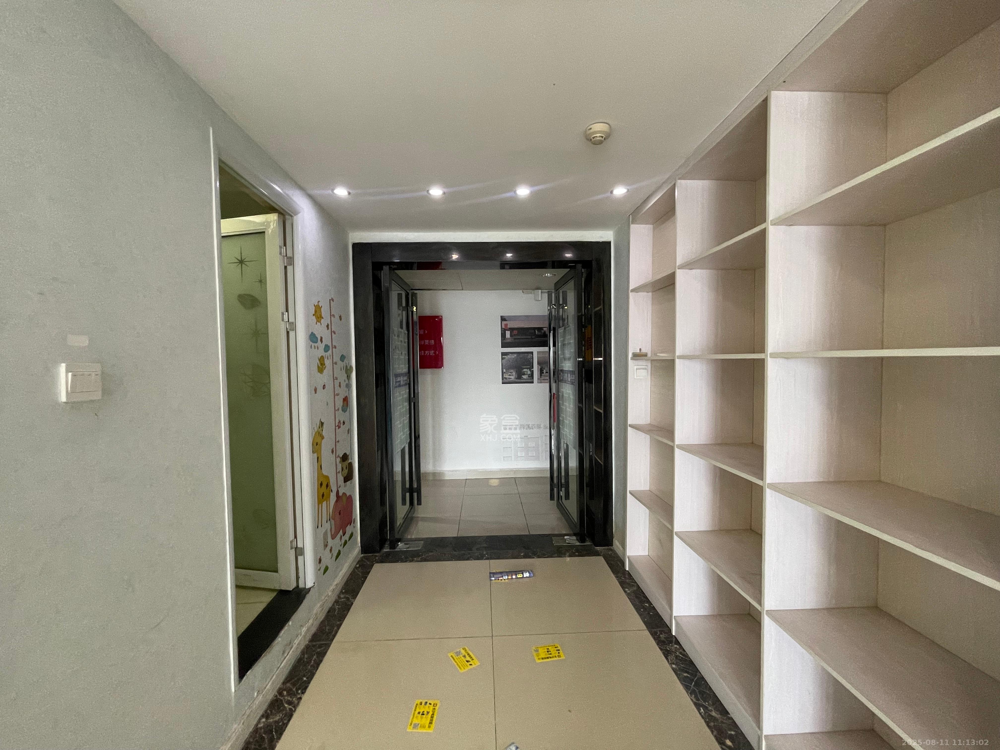 星大峰汇商务楼  1室1厅1卫    1600.0元/月室内图