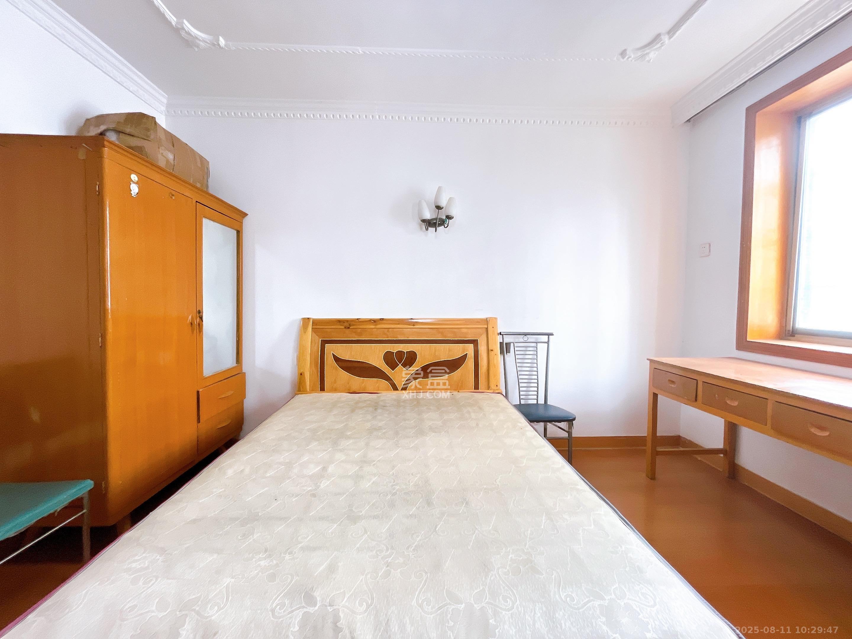 隆华金属宿舍 3室2厅1卫 2800.0元/月 隆华金属宿舍 3室2厅1卫 2800.0元/月室内图