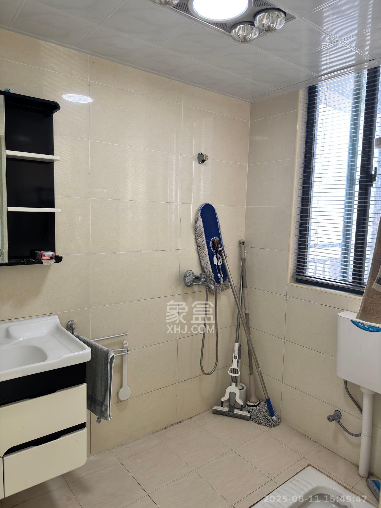 巨友中央公馆  3室2厅1卫   1900.00元/月室内图