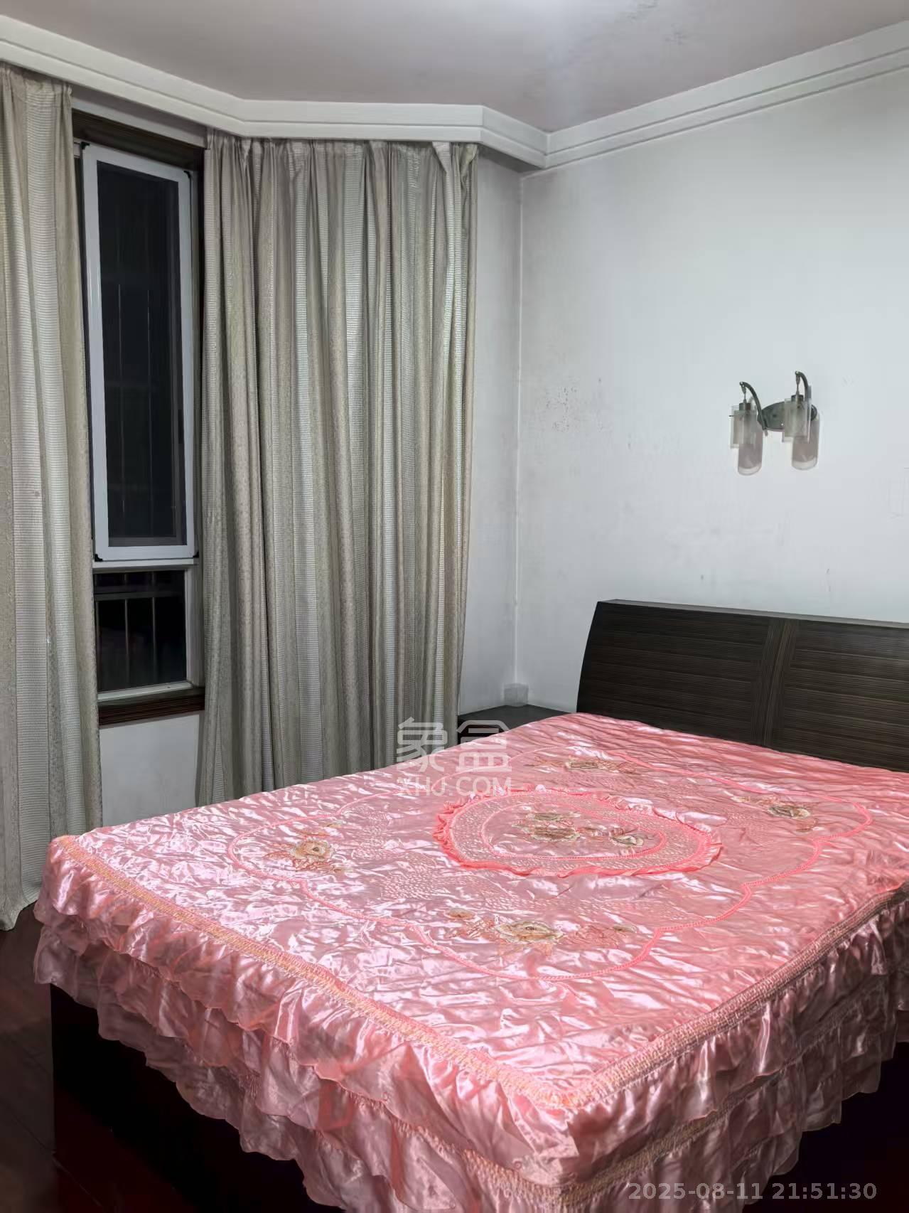 山水人家三期  3室2厅2卫    1800.0元/月室内图