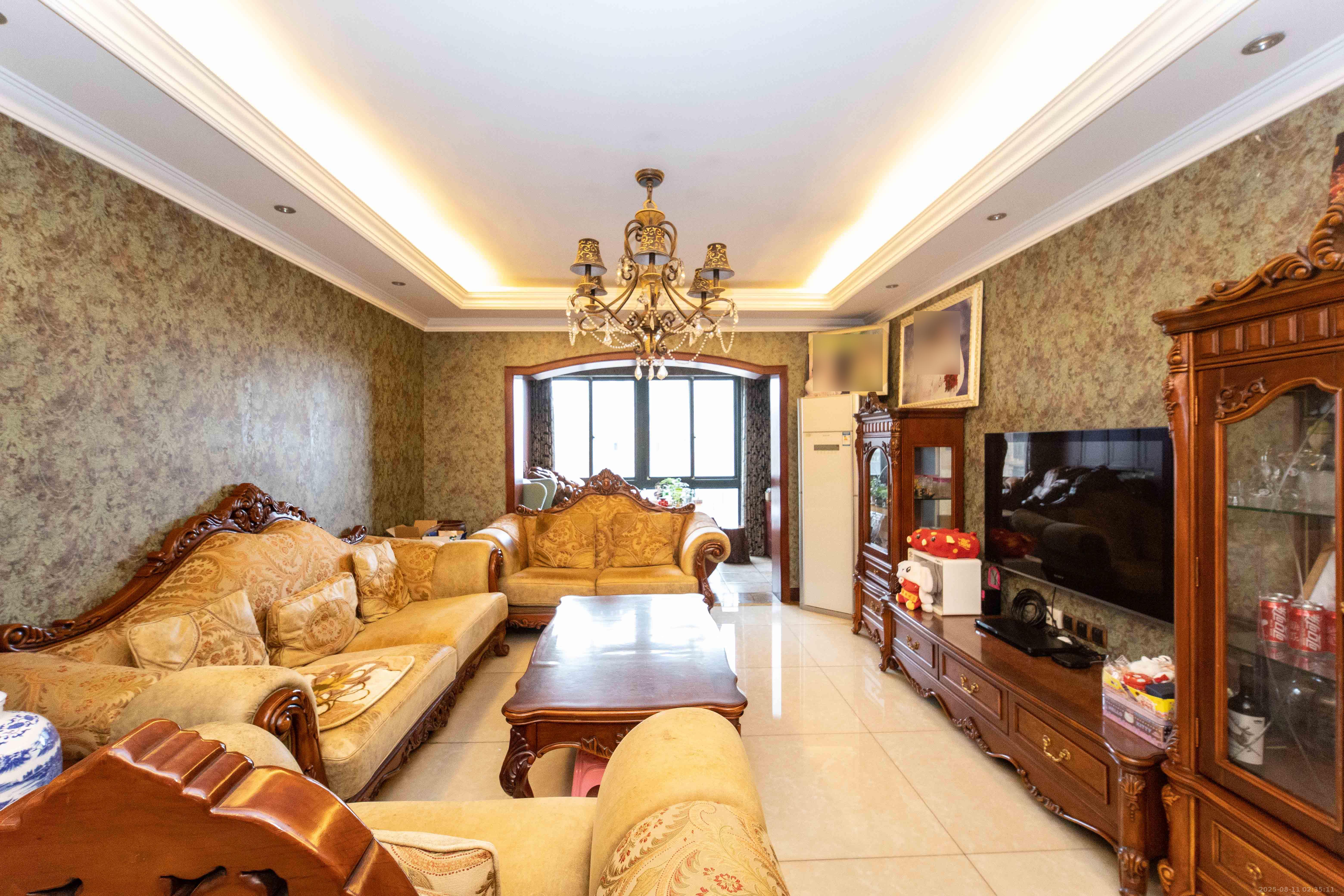 东玺门  3室2厅2卫    118.0万 东玺门  3室2厅2卫    118.0万客厅