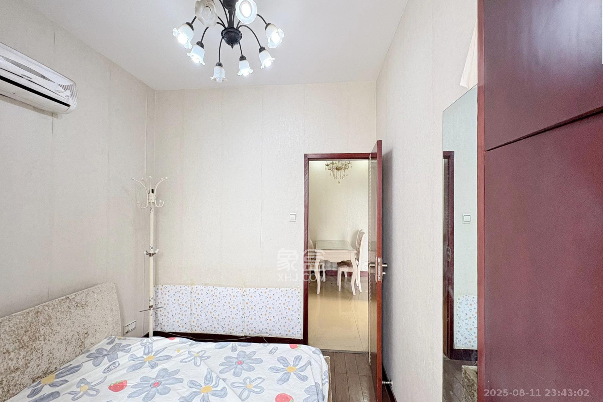 新楚天扶华庭  2室1厅1卫    68.0万卧室