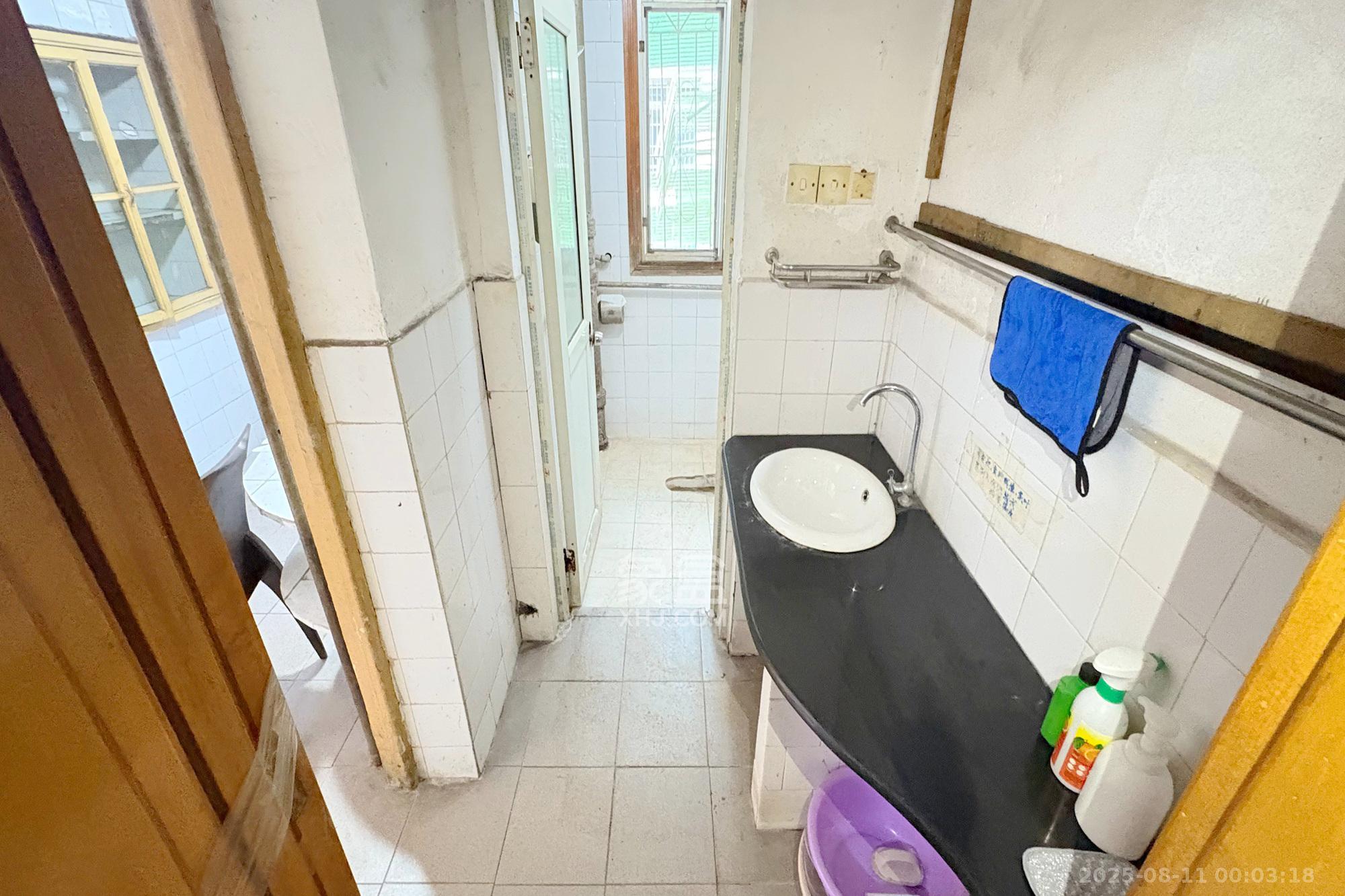 乔庄社区 4室1厅1卫 49.0万 乔庄社区 4室1厅1卫 49.0万卫生间