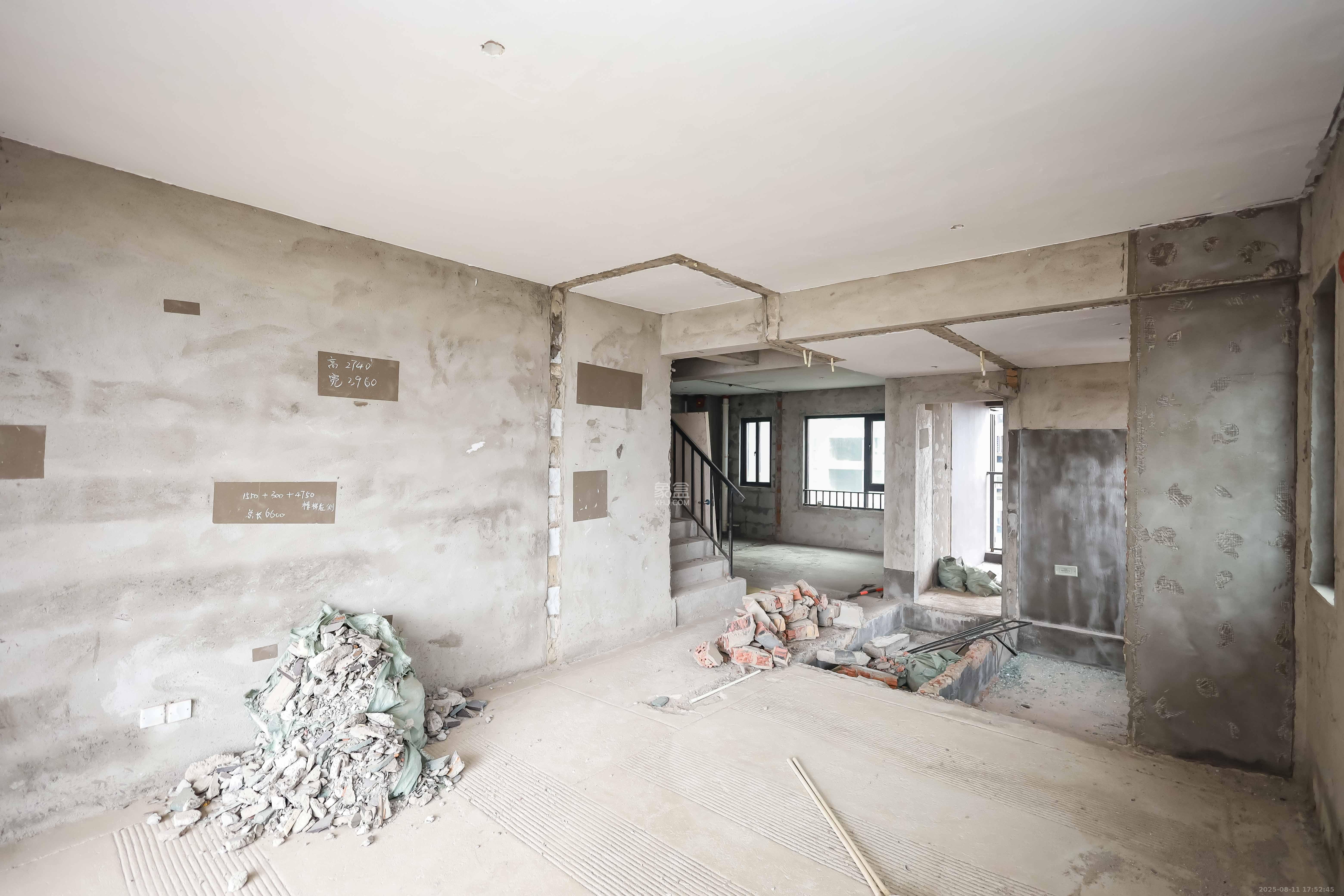 金辉优步花园  3室2厅2卫    109.0万客厅