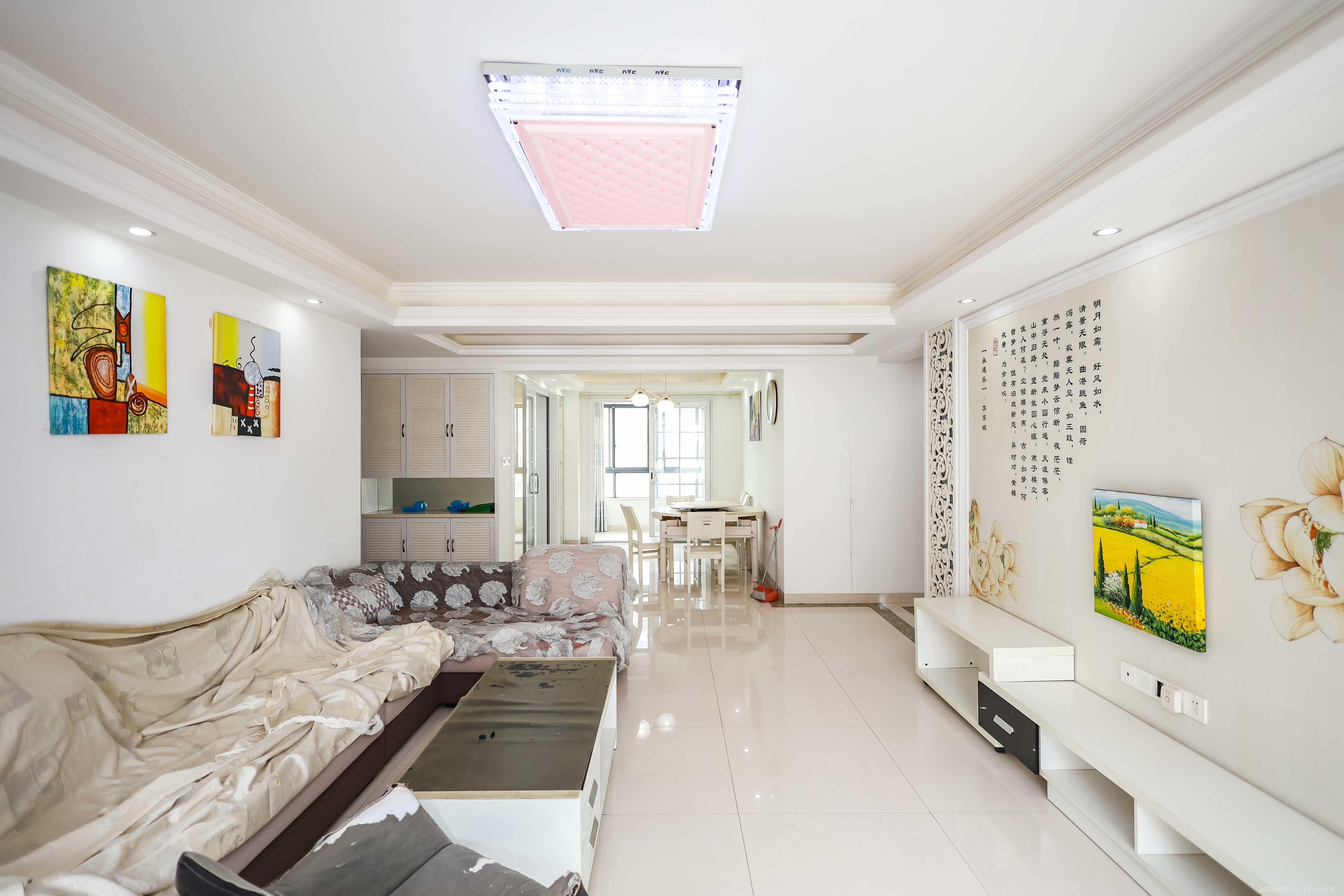 长房时代城  4室2厅2卫    165.0万客厅