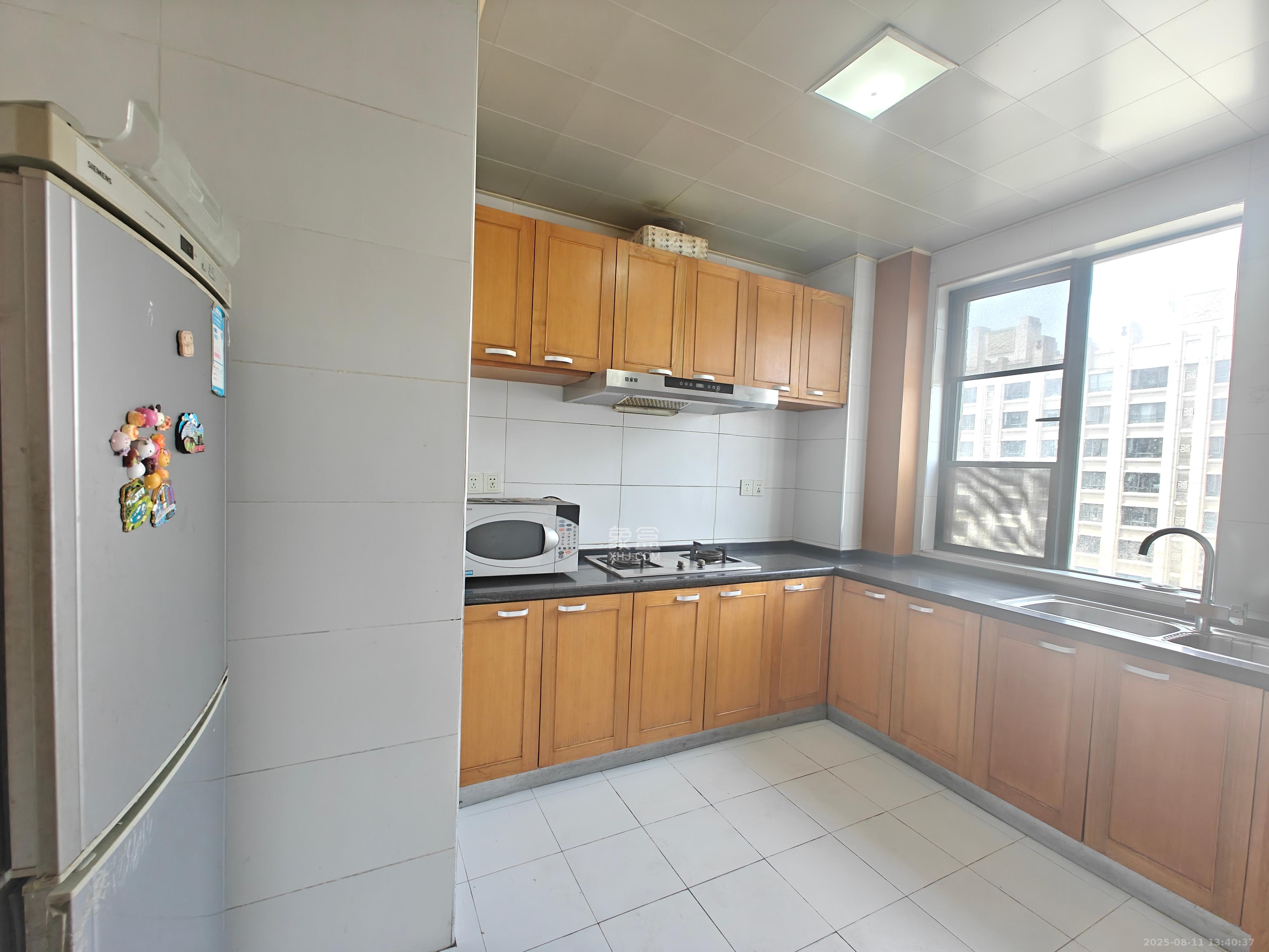 三江花中城  3室2厅2卫    3000.0元/月 三江花中城  3室2厅2卫    3000.0元/月室内图