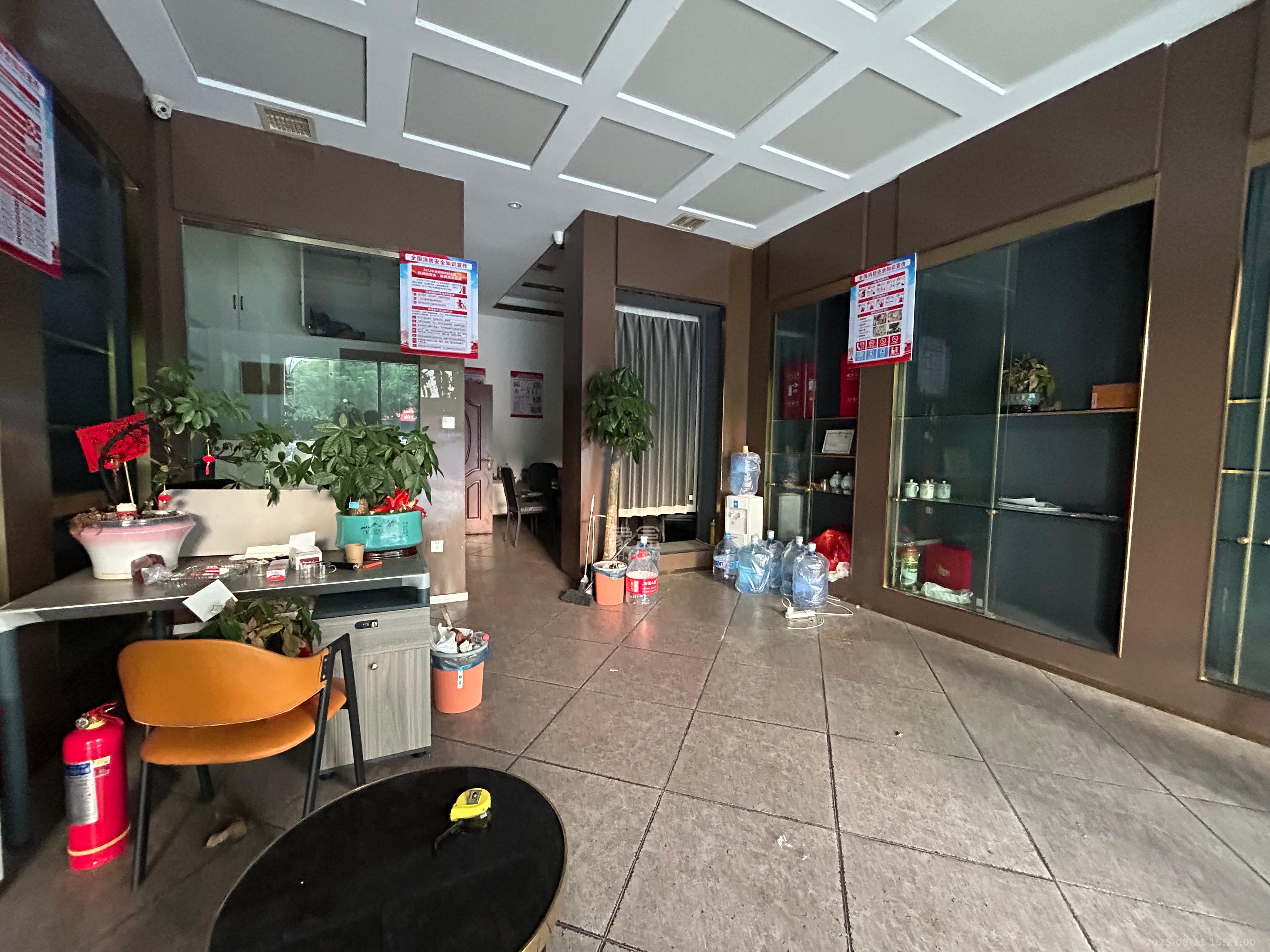 星城世家   60.0㎡      6800.0元/月室内图