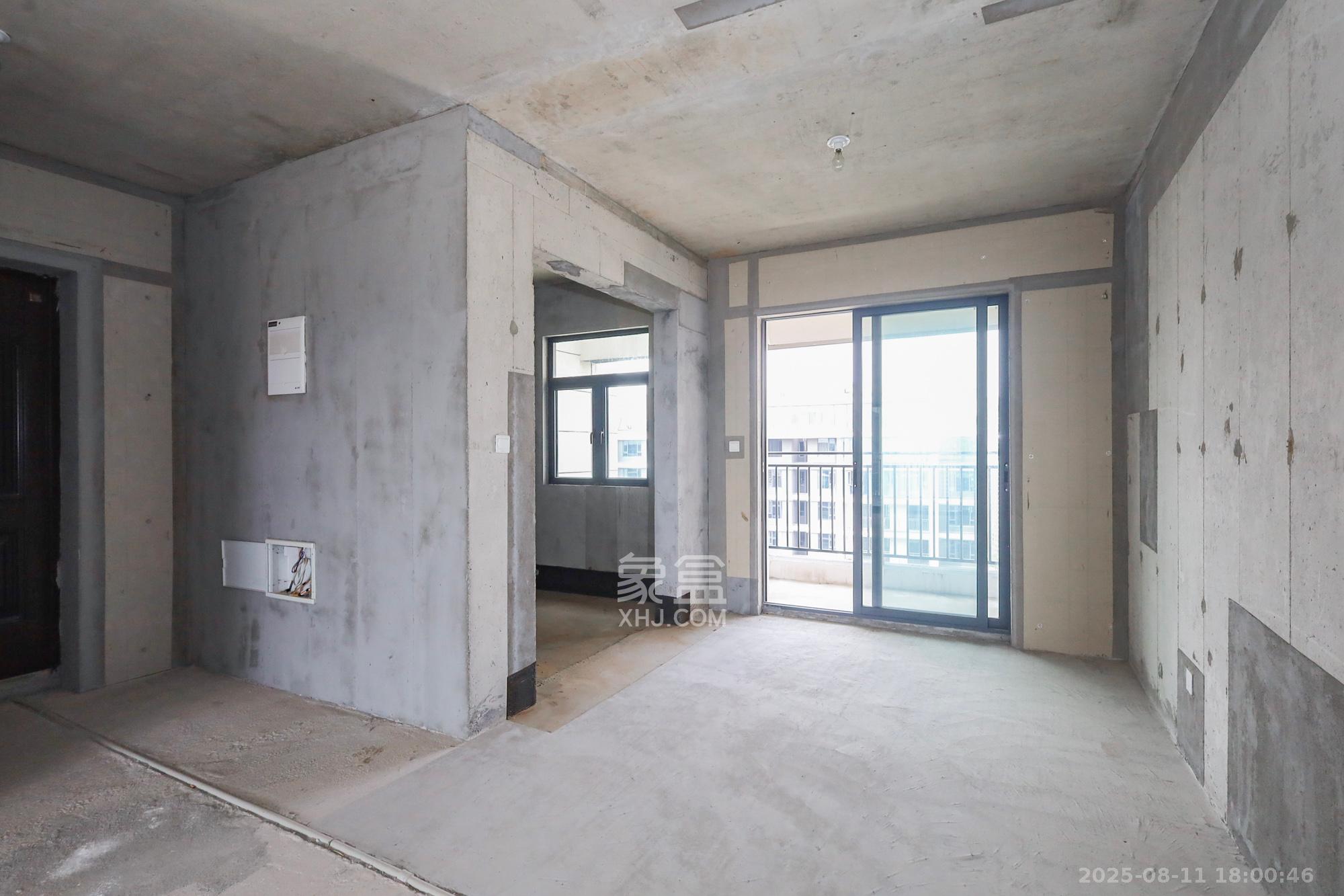轨道中建麓江府  4室2厅2卫   199.00万其他