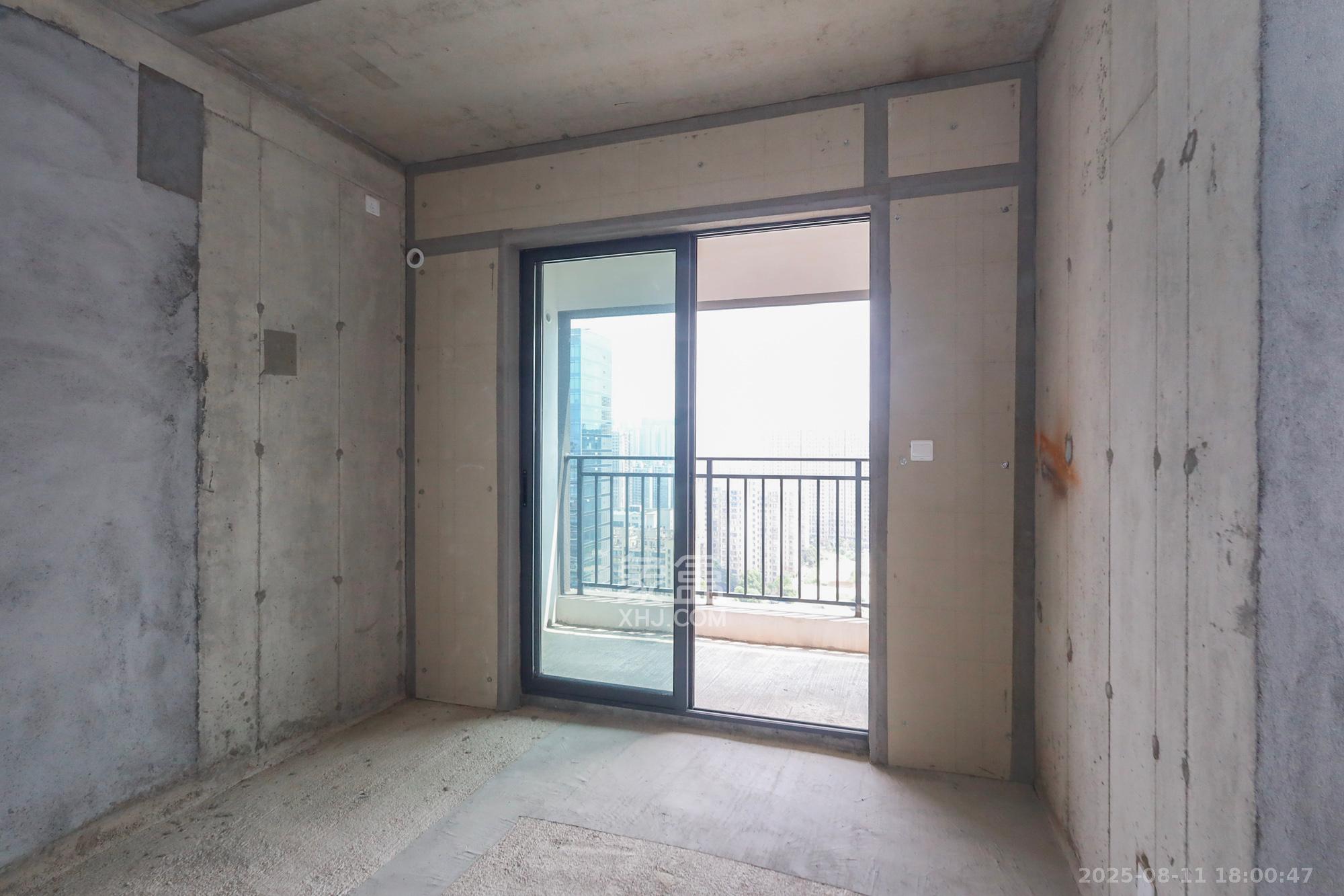 轨道中建麓江府  4室2厅2卫   199.00万卧室