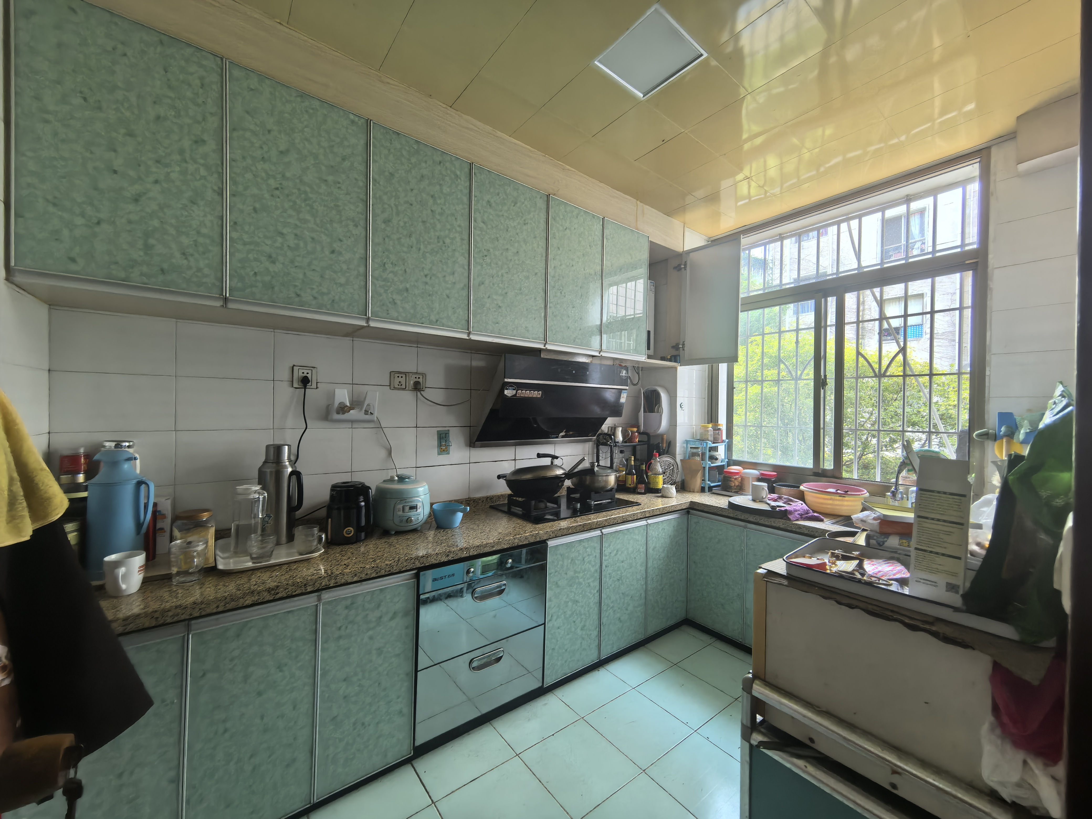 石化苑小区  3室2厅2卫   85.80万客厅