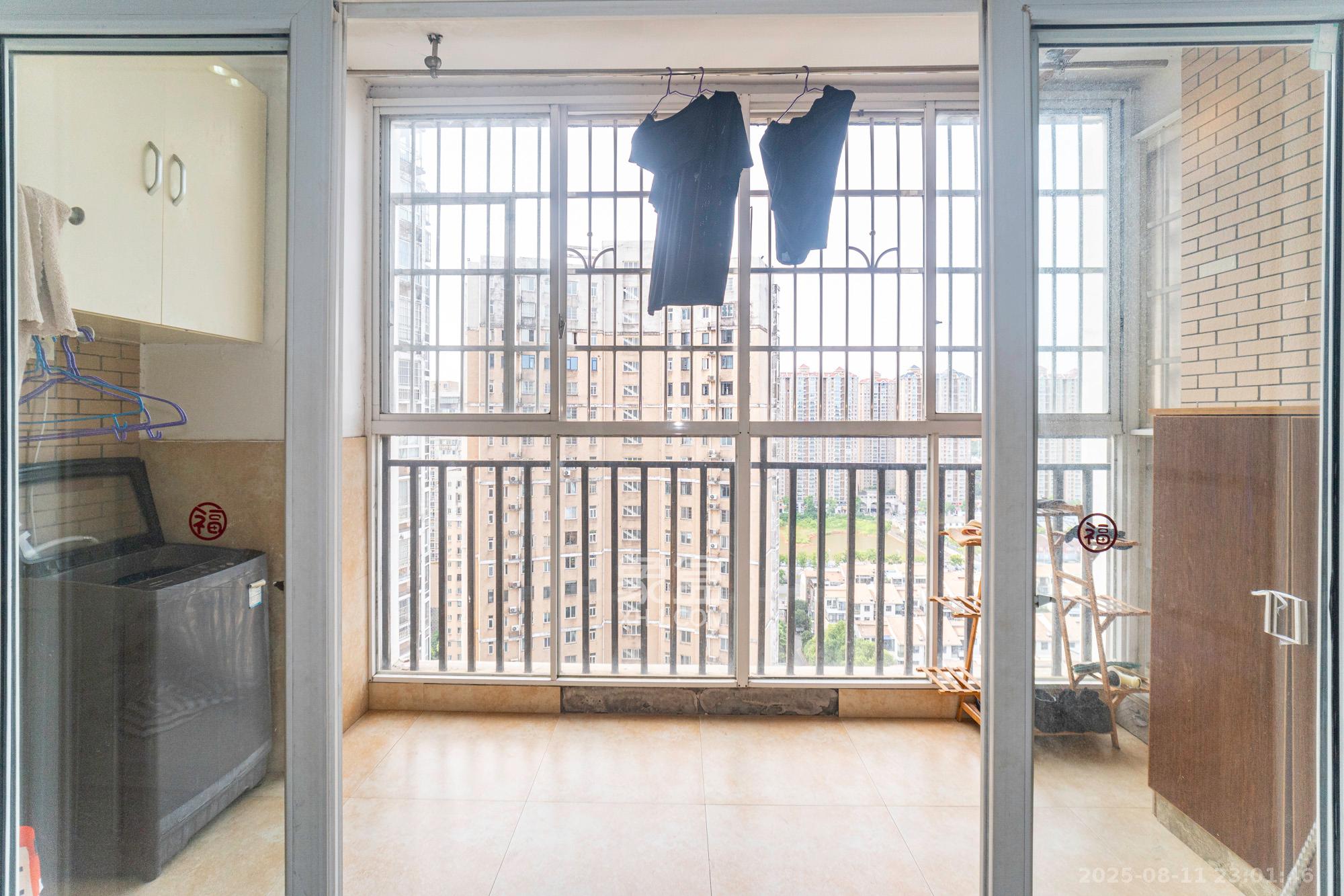 筑梦园 3室2厅2卫 68.8万 筑梦园 3室2厅2卫 68.8万阳台