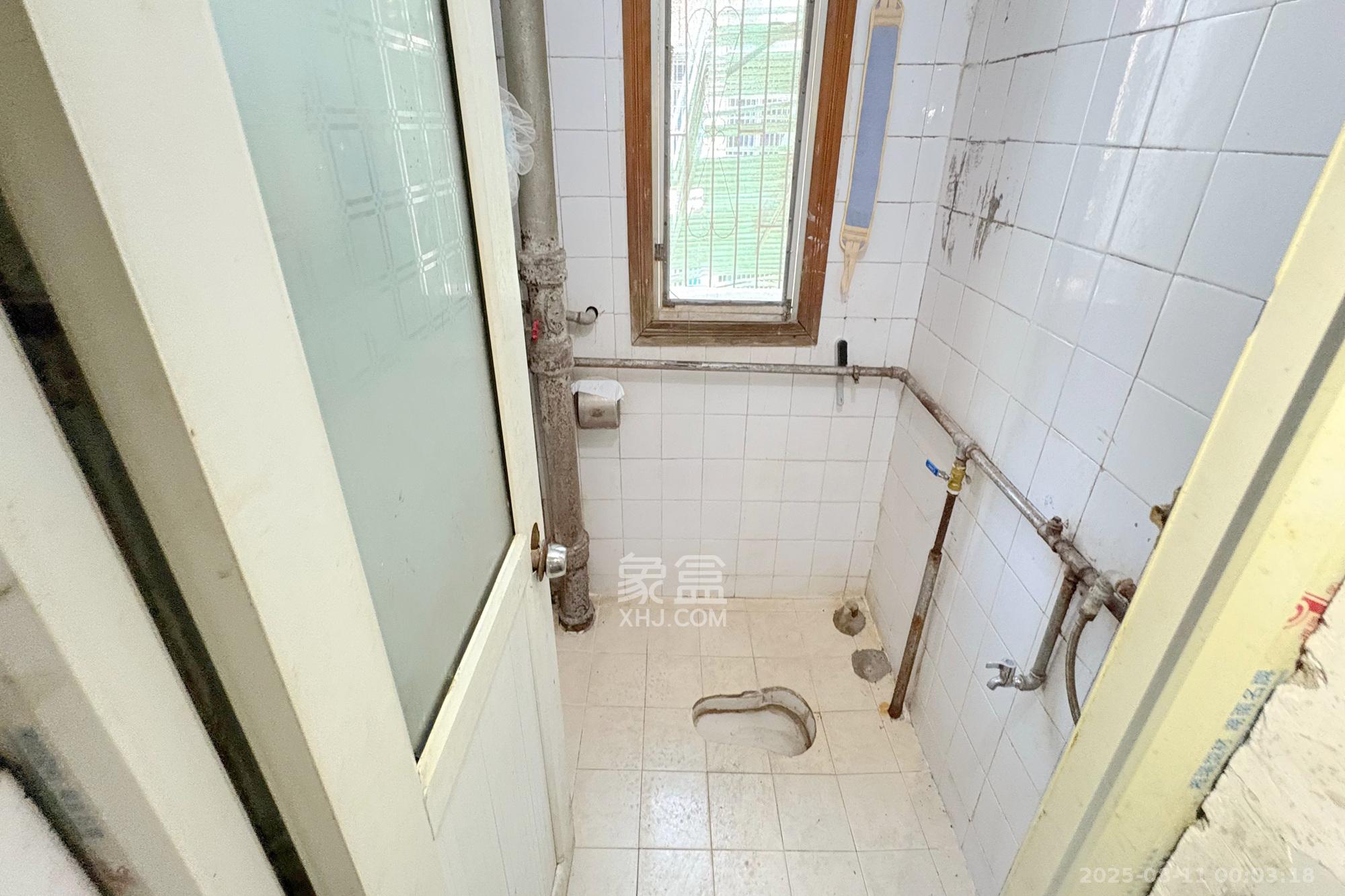 乔庄社区 4室1厅1卫 49.0万 乔庄社区 4室1厅1卫 49.0万卫生间