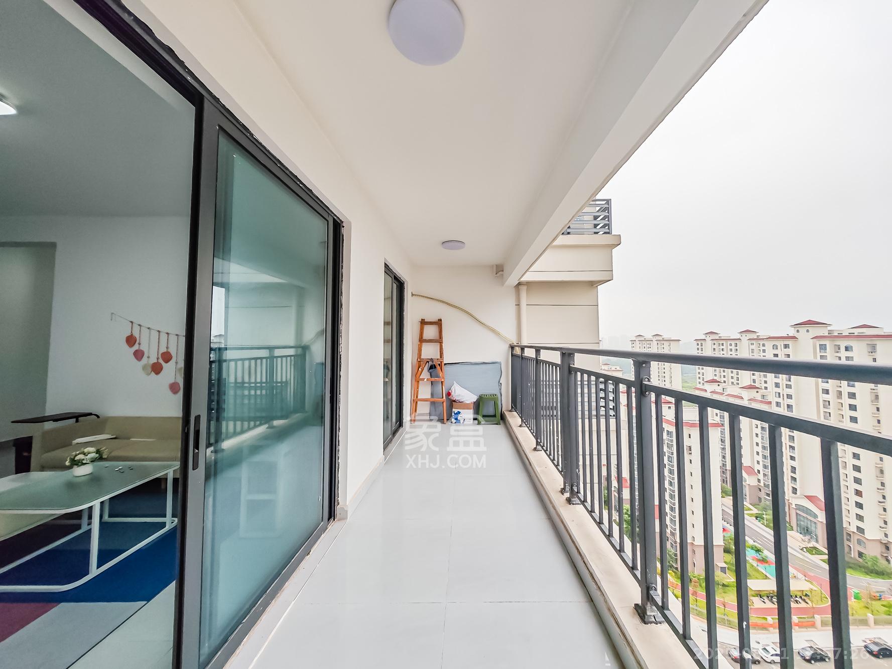 长沙北中心保利时代B区  4室2厅2卫    168.0万阳台