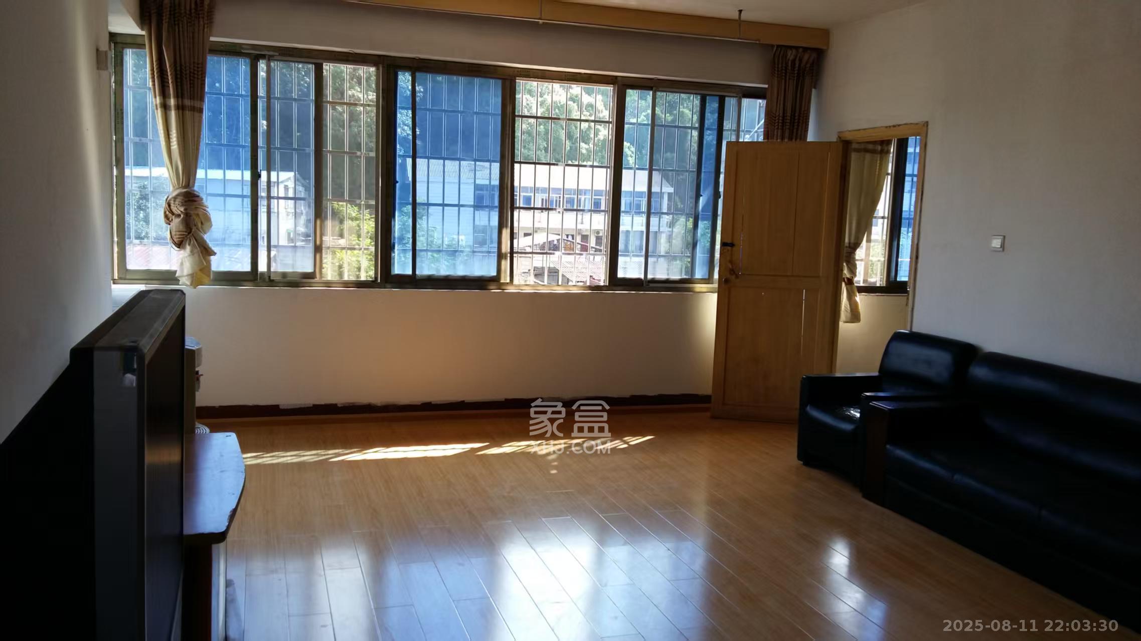 西湖公寓  2室1厅1卫    1300.0元/月 西湖公寓  2室1厅1卫    1300.0元/月