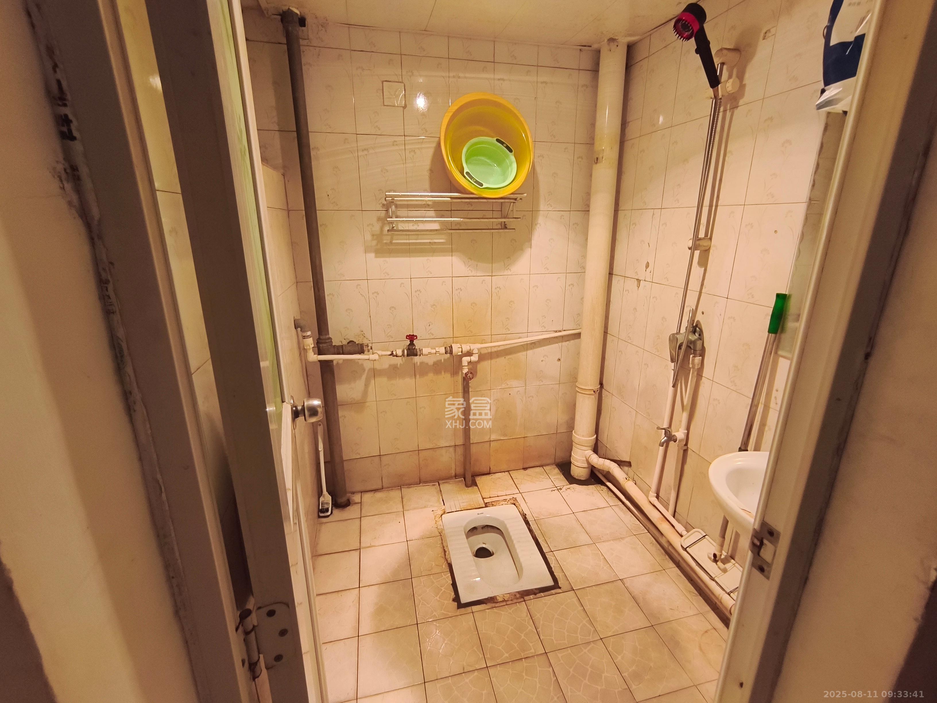 湘银公寓 5室2厅2卫 2500.0元/月 湘银公寓 5室2厅2卫 2500.0元/月室内图