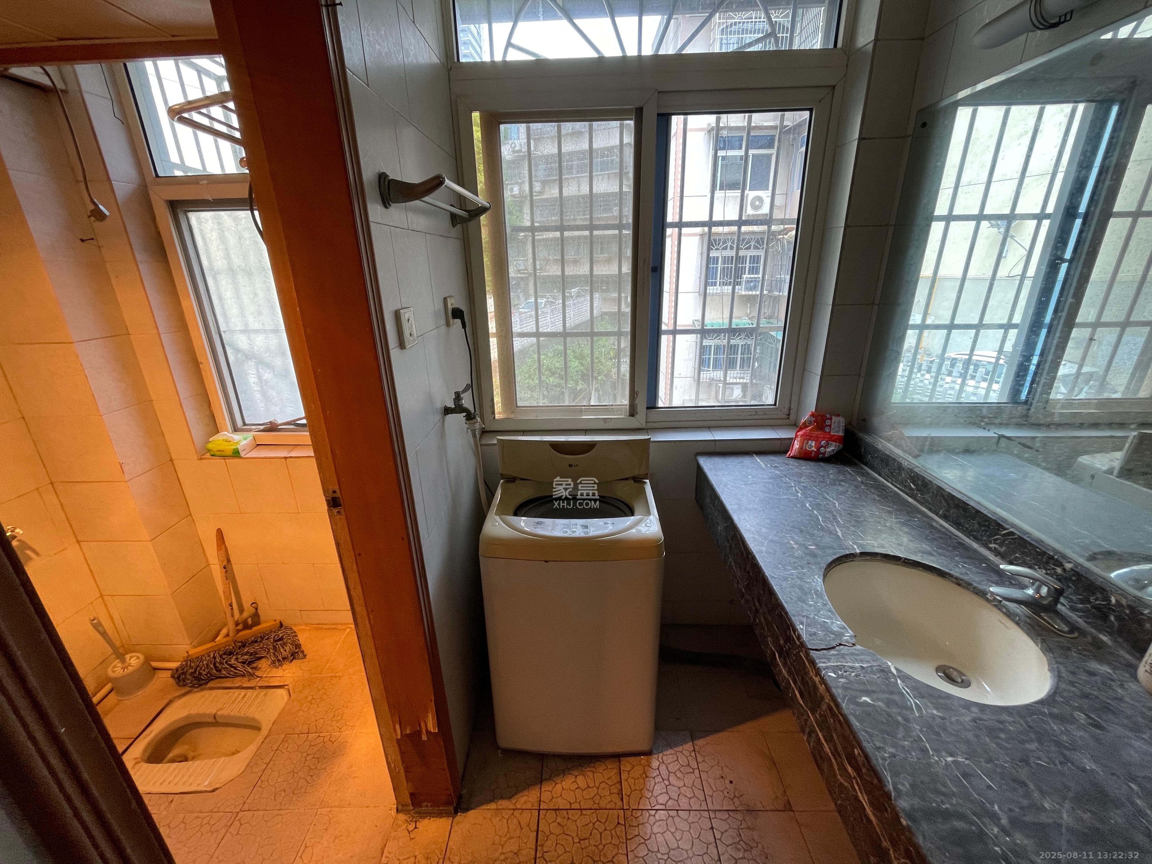 平和堂生活小区  4室2厅2卫    2800.0元/月 平和堂生活小区  4室2厅2卫    2800.0元/月室内图