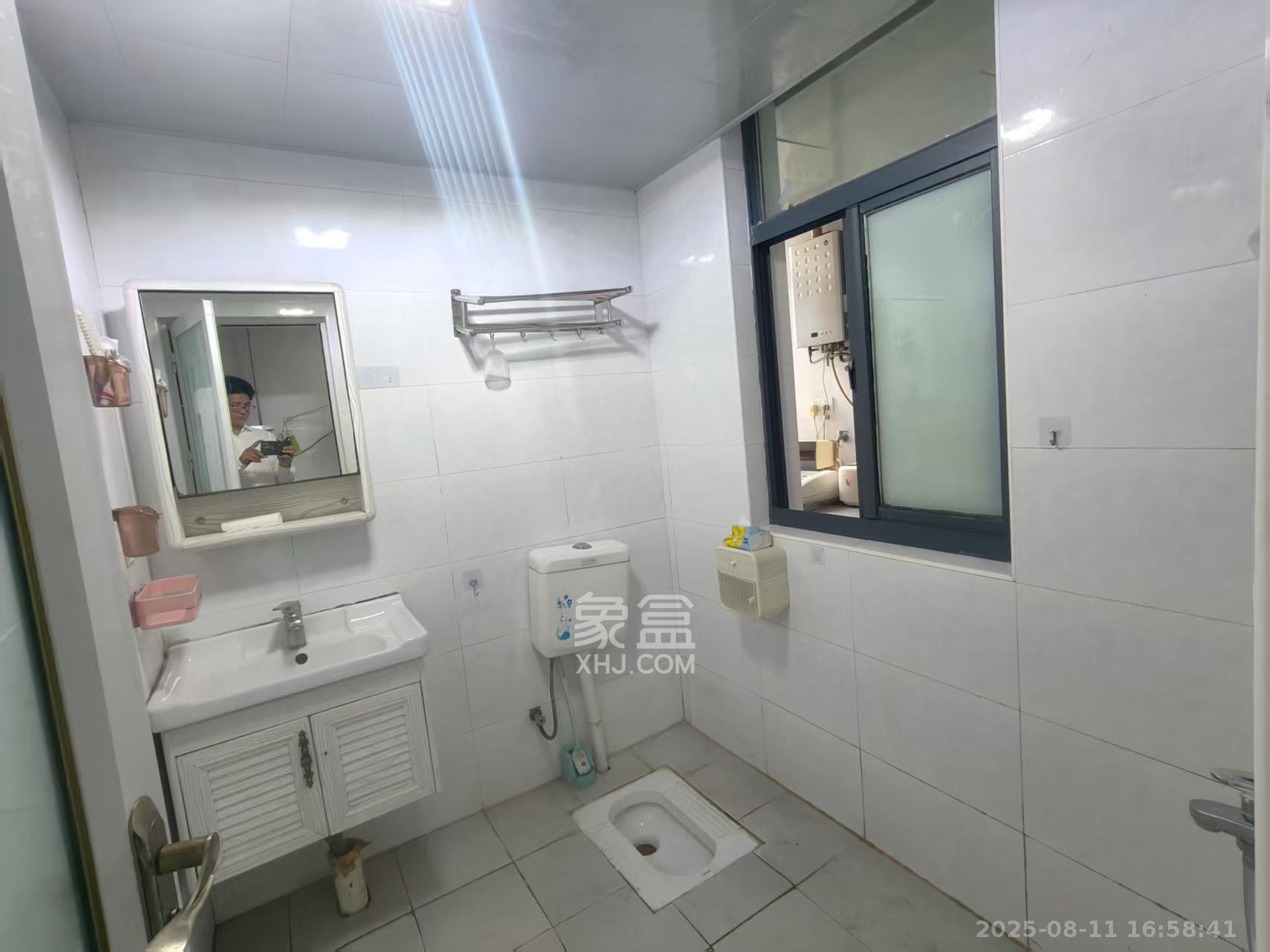 华韵城市海岸(城市水岸苑) 2室2厅1卫 2300.0元/月 华韵城市海岸(城市水岸苑) 2室2厅1卫 2300.0元/月室内图