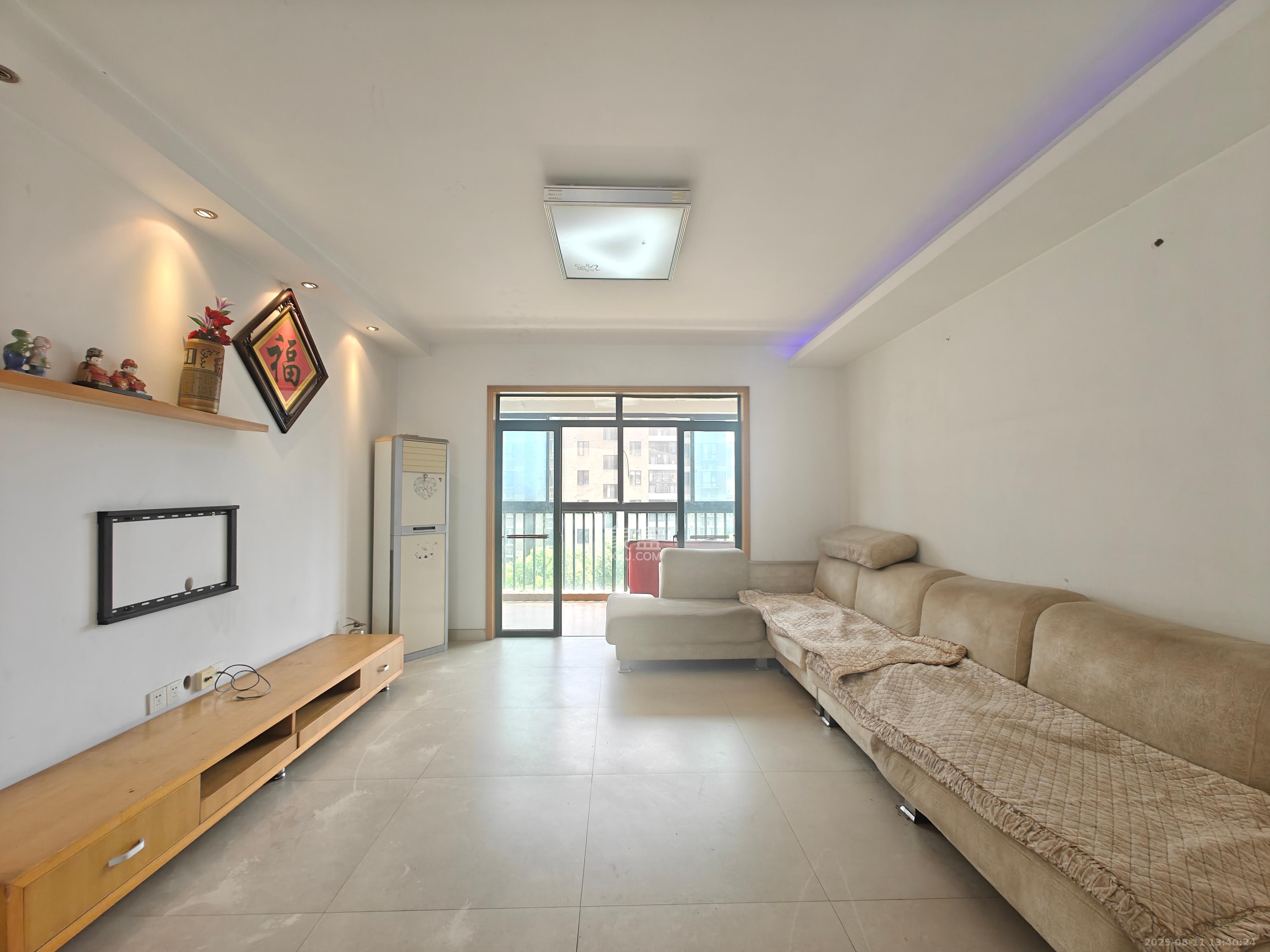 三江花中城  3室2厅2卫    3000.0元/月 三江花中城  3室2厅2卫    3000.0元/月室内图