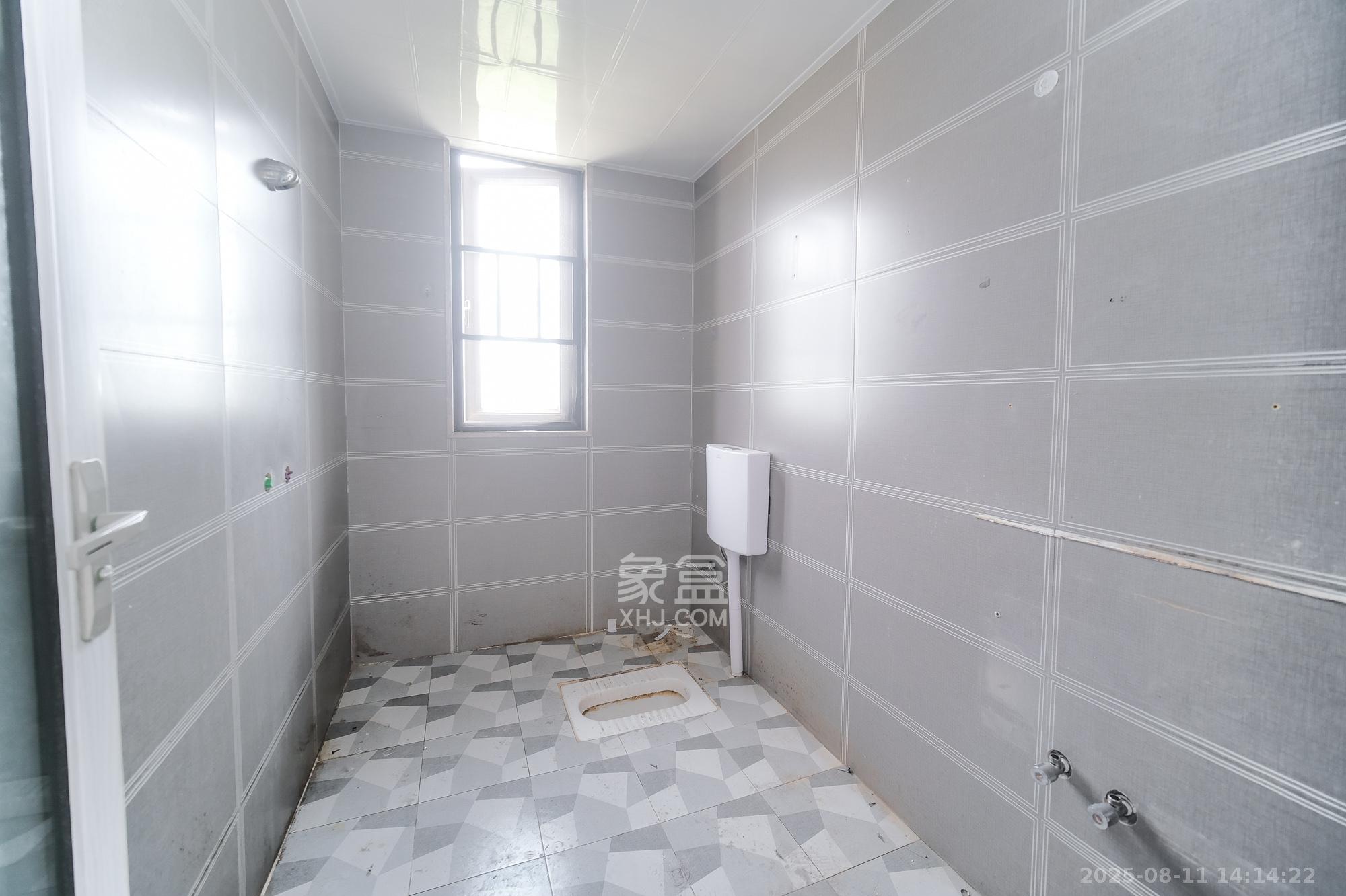 保利香槟国际 4室2厅2卫 106.00万 保利香槟国际 4室2厅2卫 106.00万卫生间