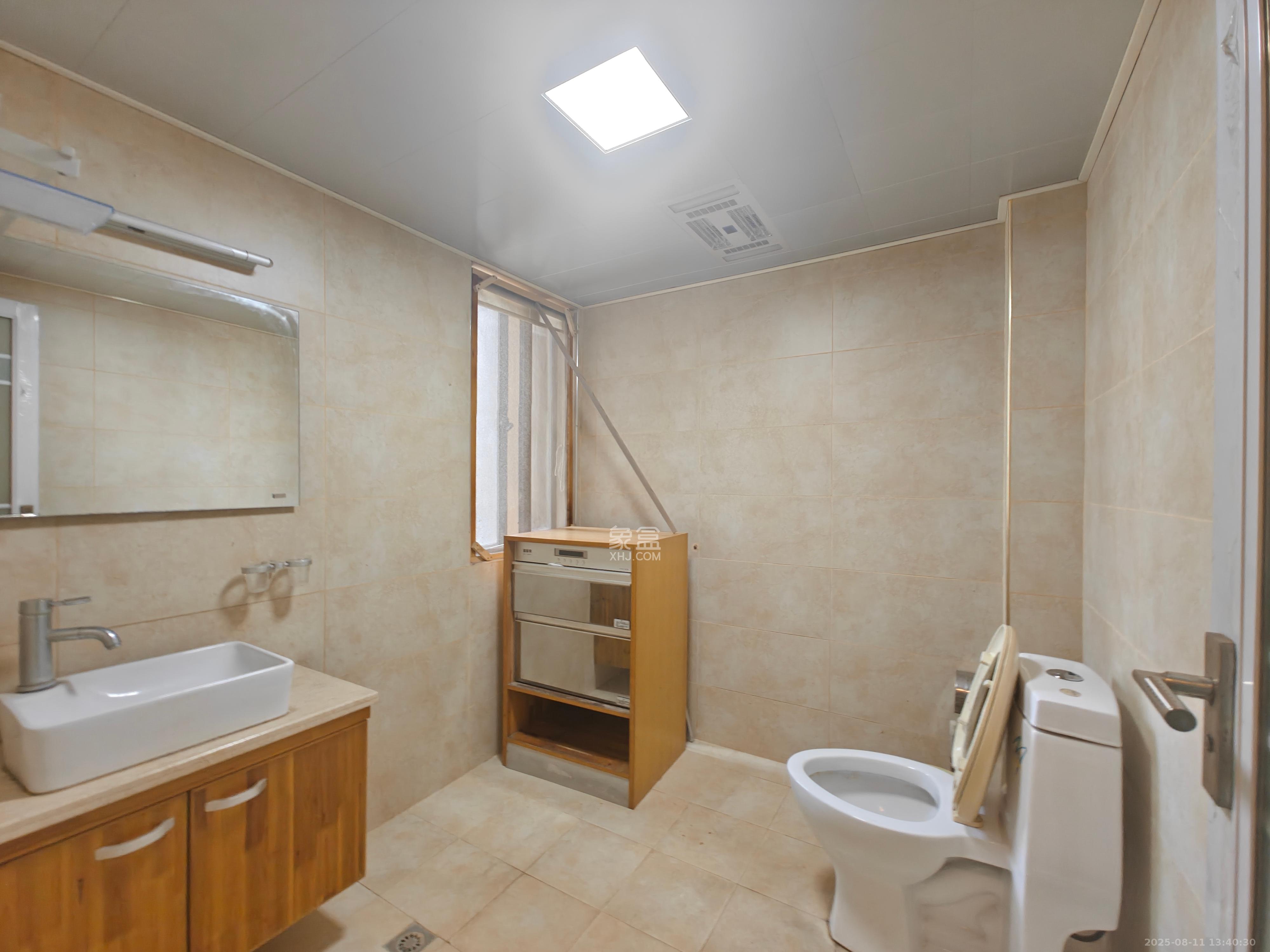 三江花中城  3室2厅2卫    3000.0元/月 三江花中城  3室2厅2卫    3000.0元/月室内图