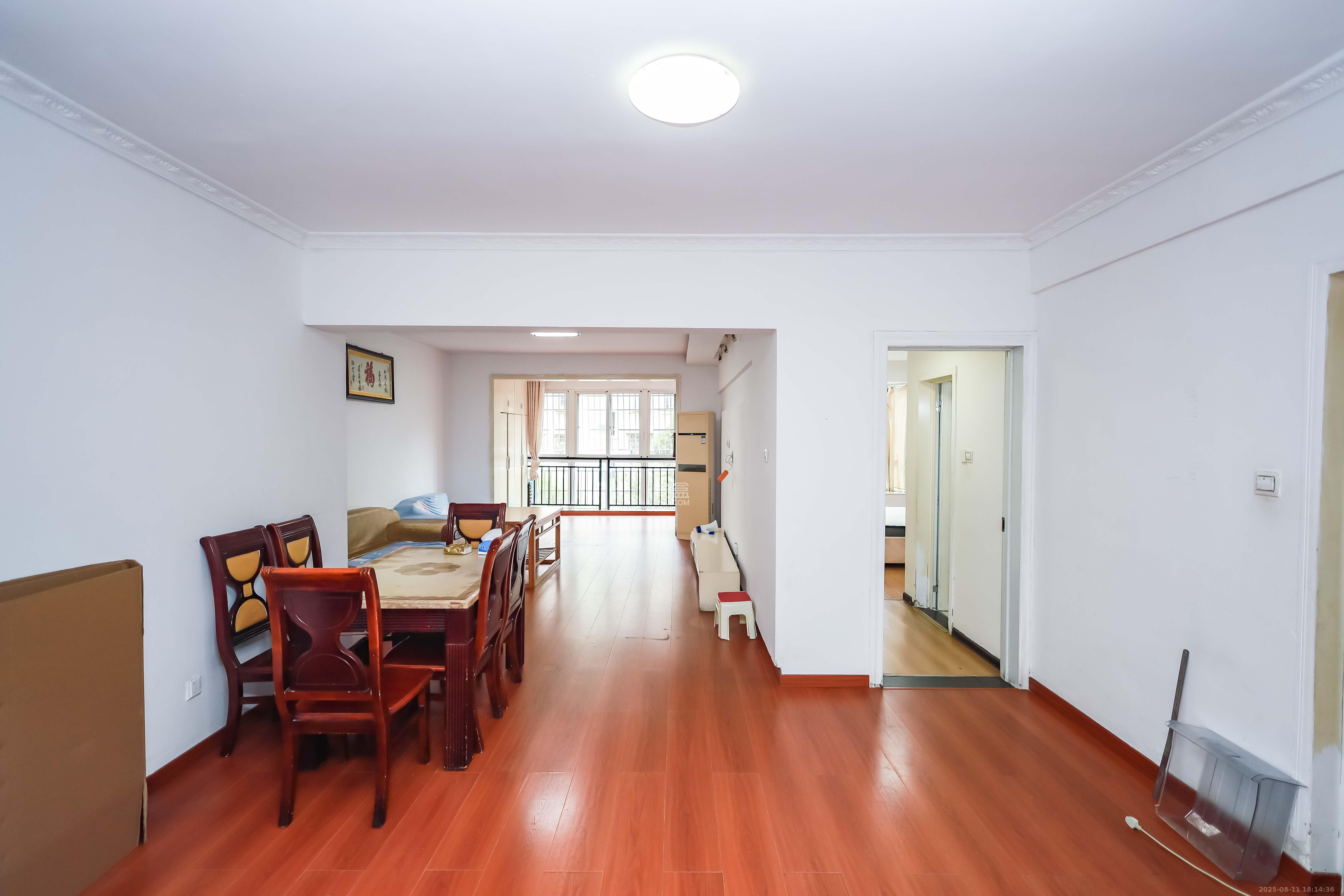 咸嘉新村悦峰园  3室2厅1卫    108.0万客厅