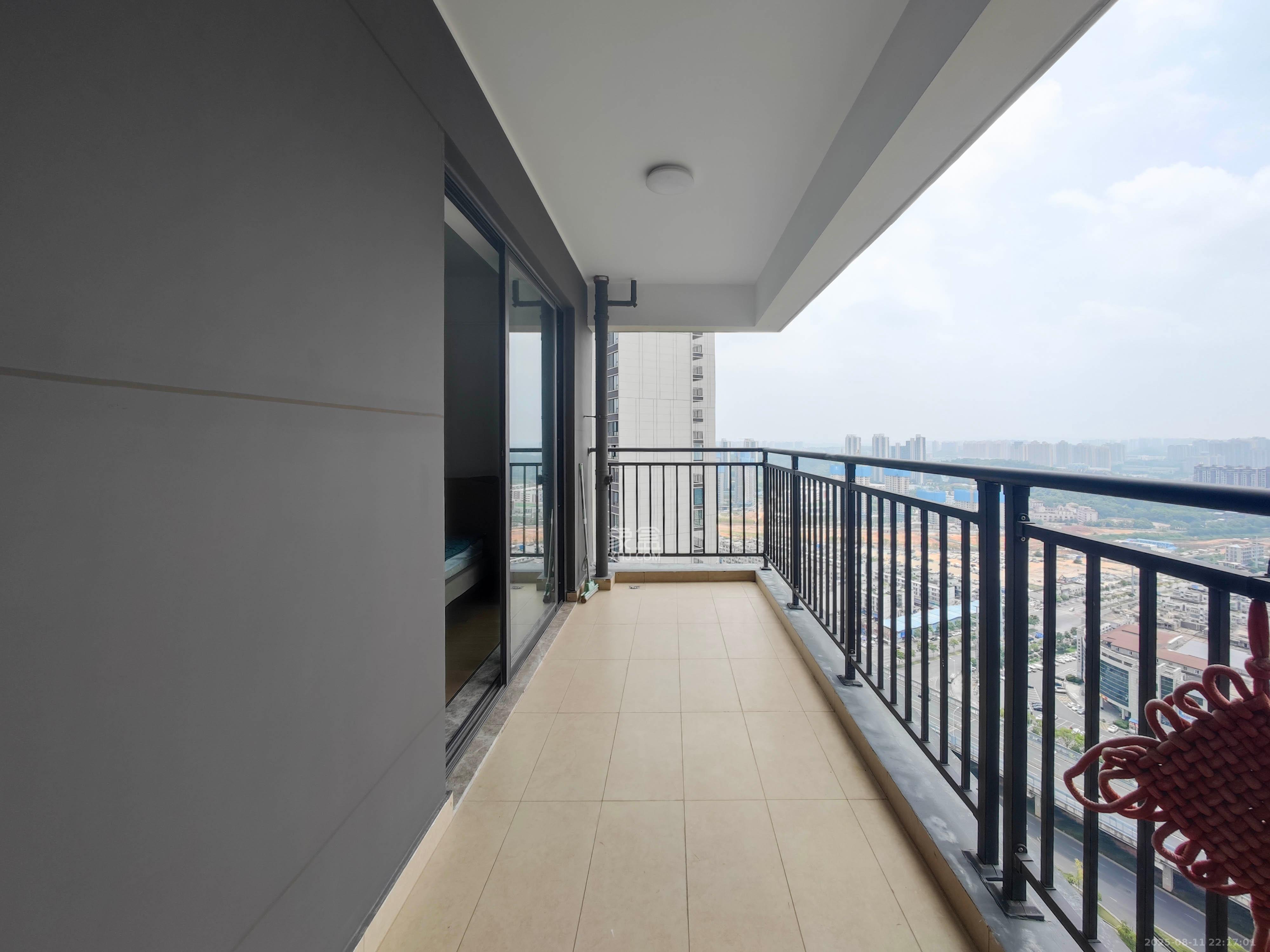 长房星城天地  4室2厅2卫    218.0万 长房星城天地  4室2厅2卫    218.0万阳台