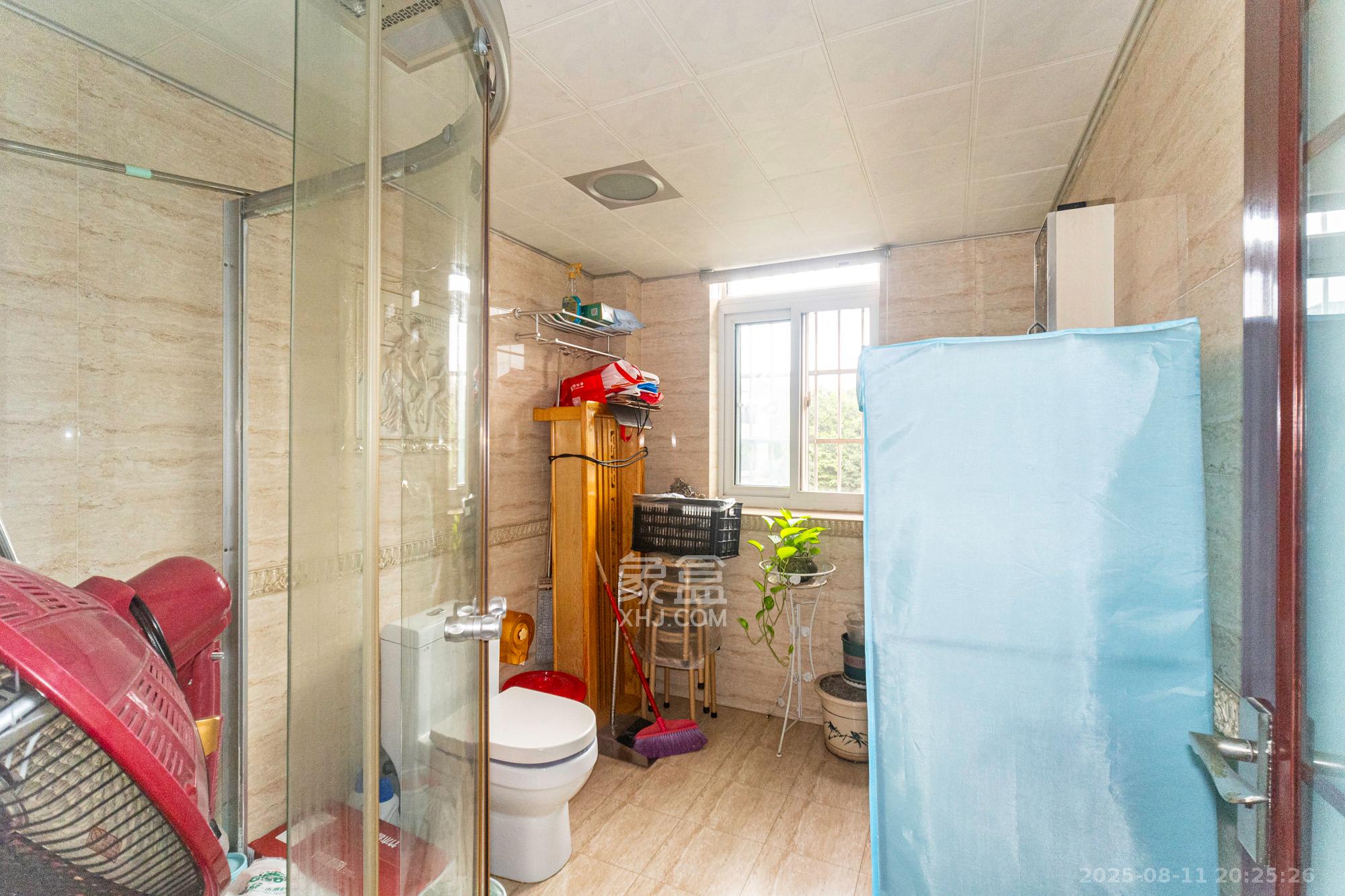 山水湾 3室2厅2卫 75.8万 山水湾 3室2厅2卫 75.8万卫生间