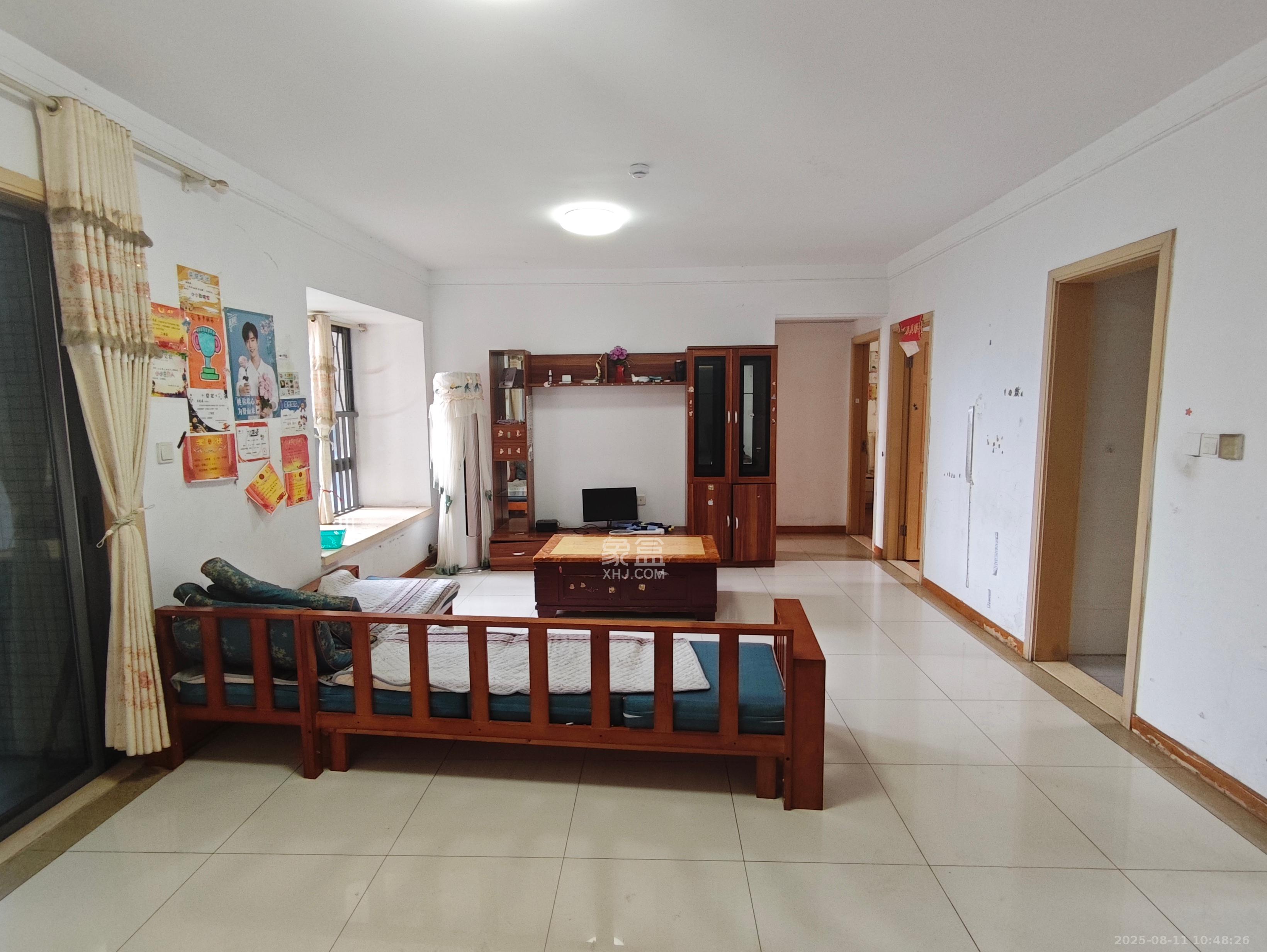 珠江花城三期锦鲤  3室2厅1卫    2300.0元/月 珠江花城三期锦鲤  3室2厅1卫    2300.0元/月室内图1