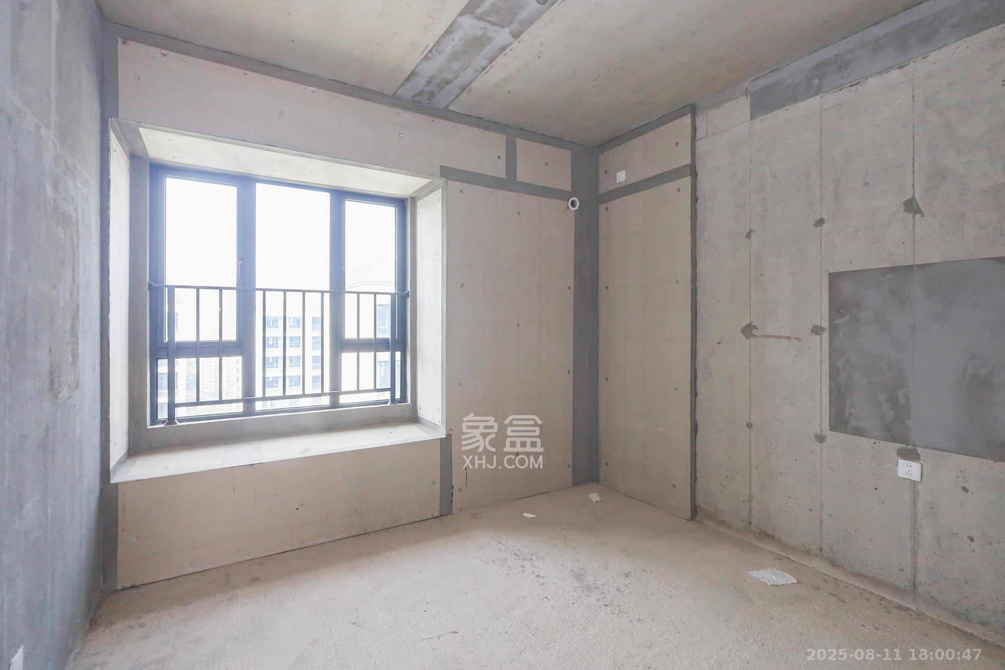 轨道中建麓江府  4室2厅2卫   199.00万其他