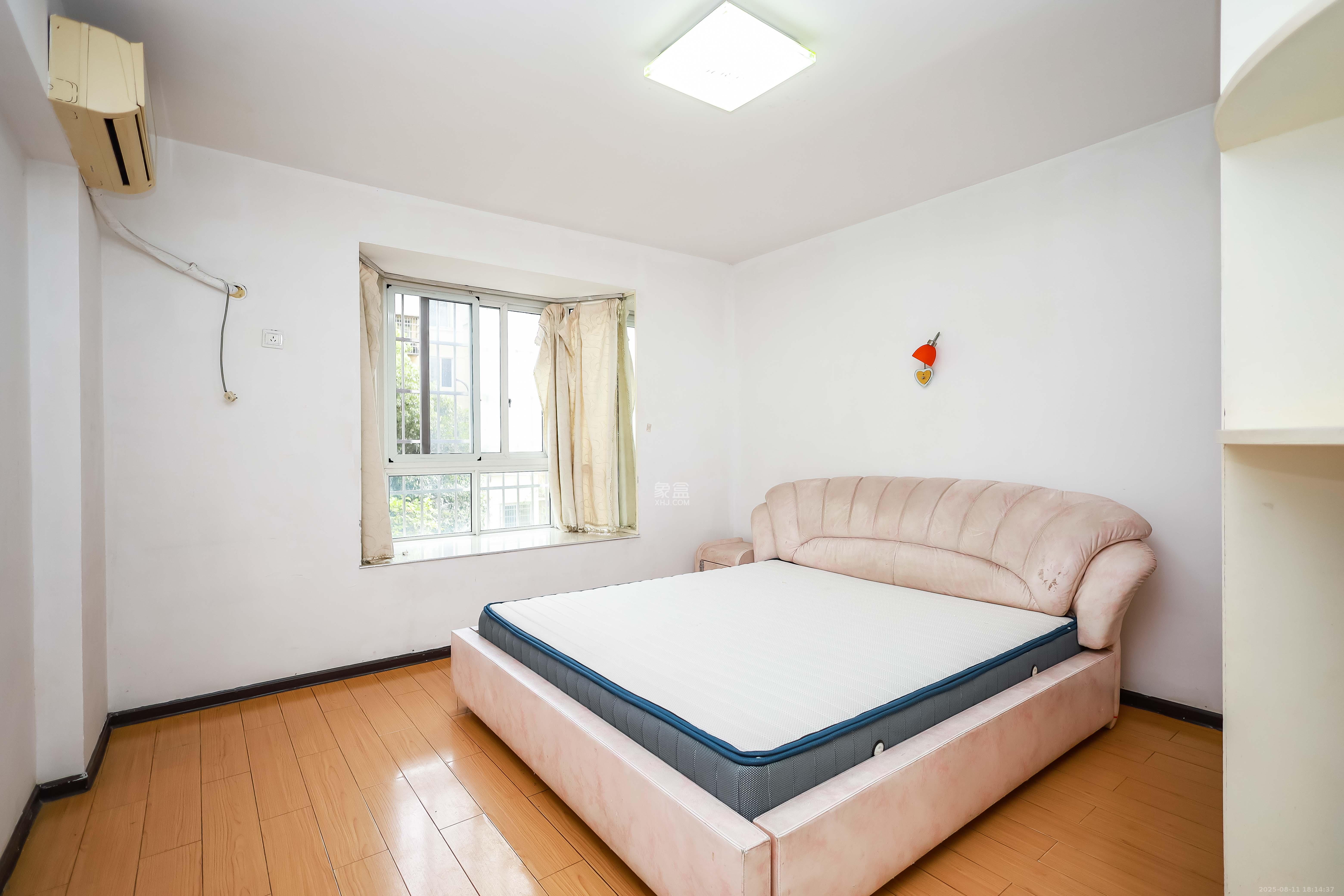 咸嘉新村悦峰园  3室2厅1卫    108.0万卧室