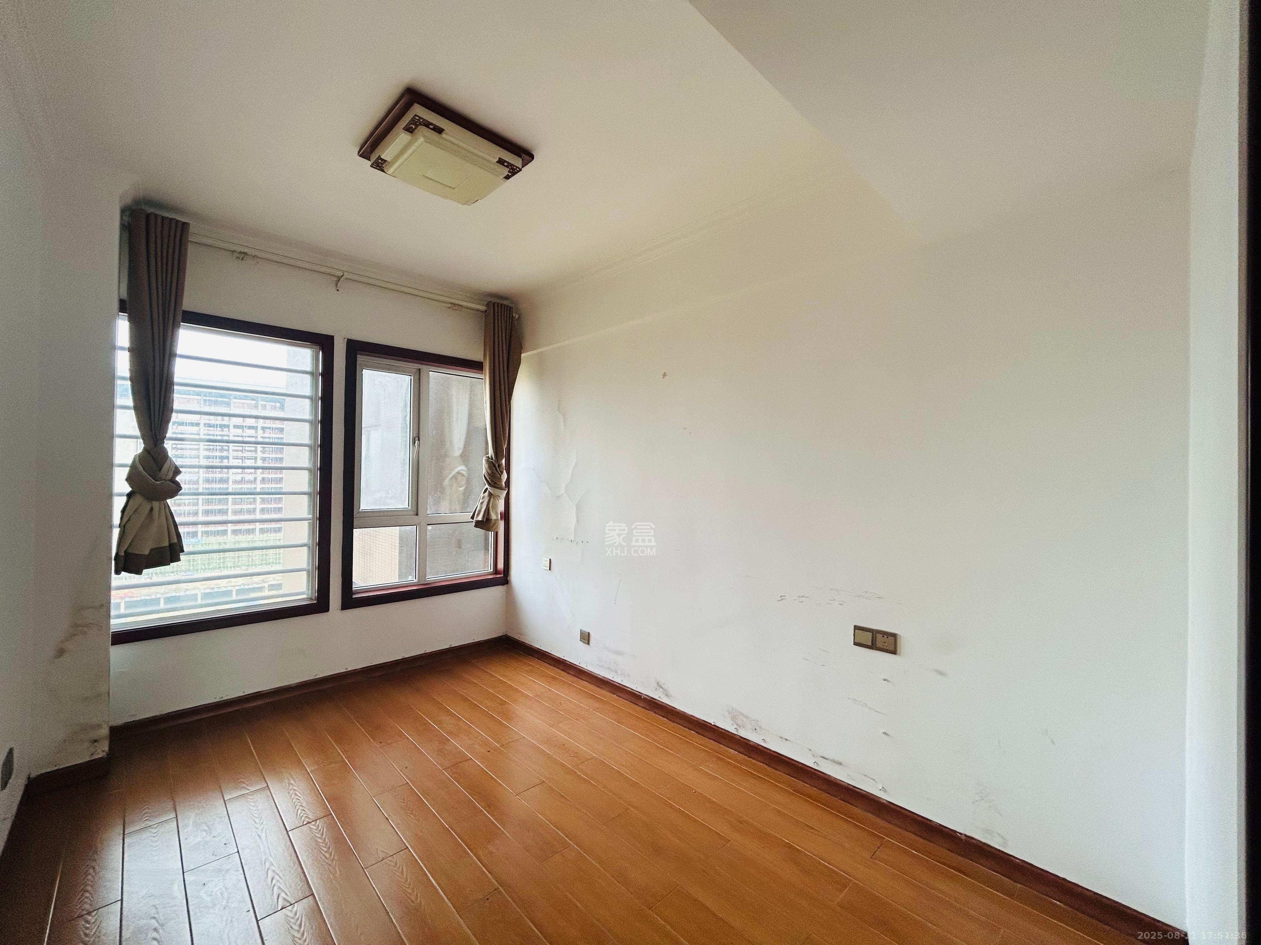 长城雅苑  3室2厅2卫    2800.0元/月 长城雅苑  3室2厅2卫    2800.0元/月室内图