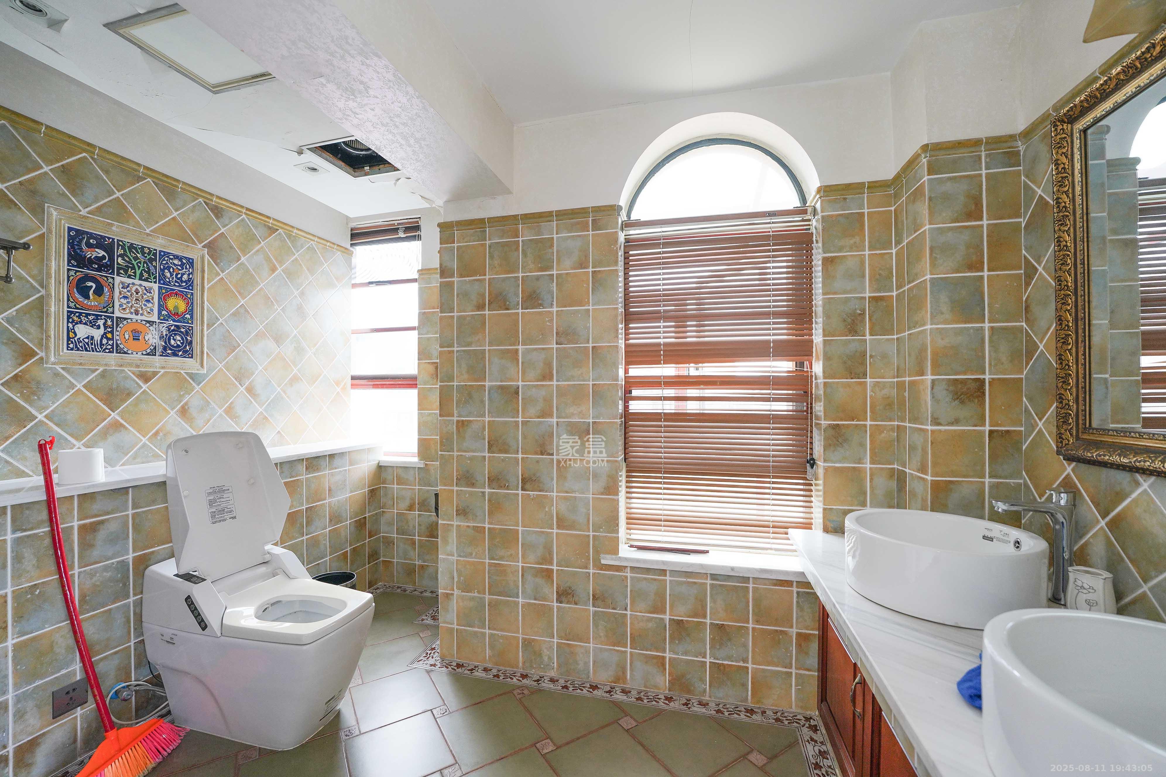 格兰小镇  6室2厅4卫    638.0万 格兰小镇  6室2厅4卫    638.0万卫生间