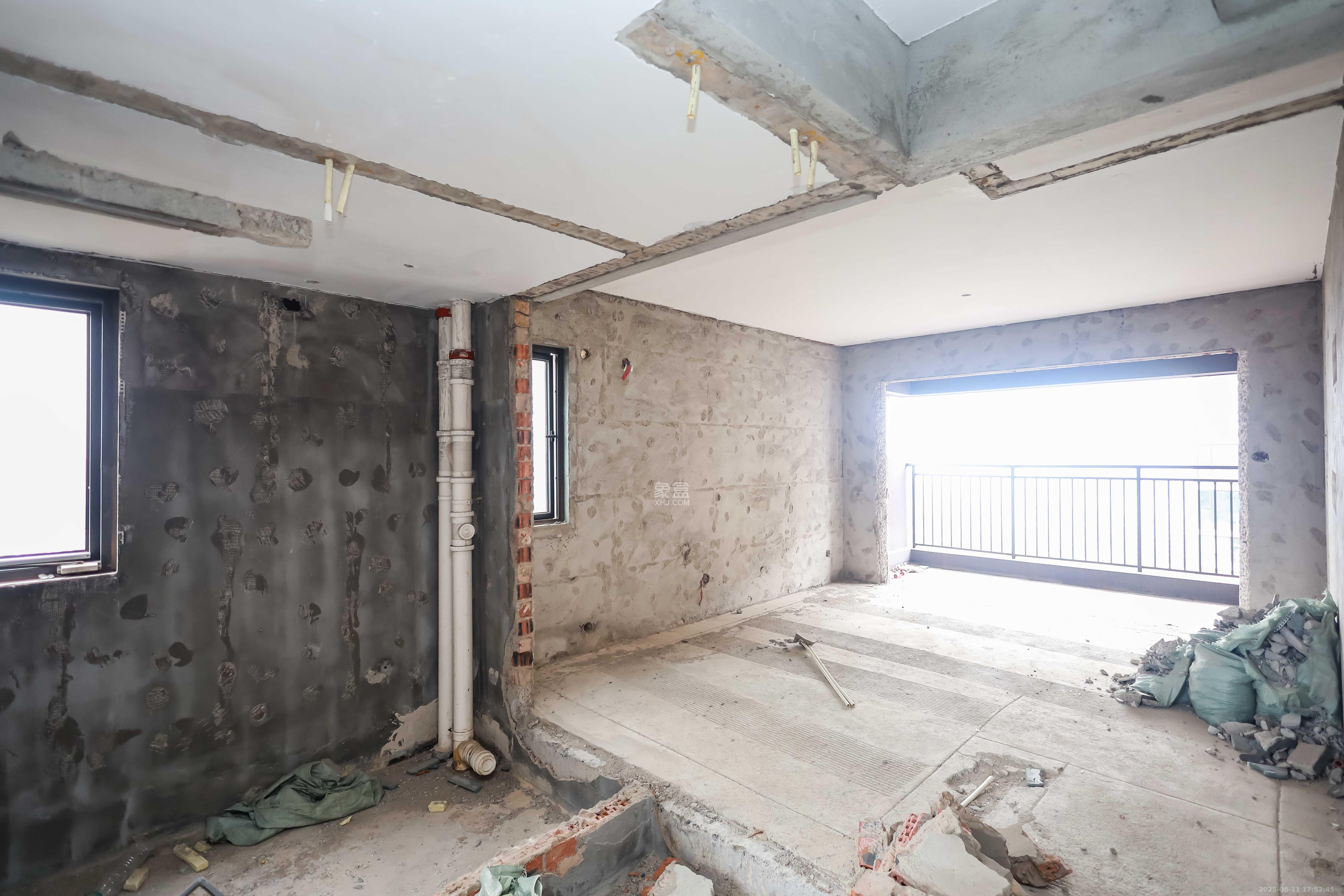 金辉优步花园  3室2厅2卫    109.0万客厅