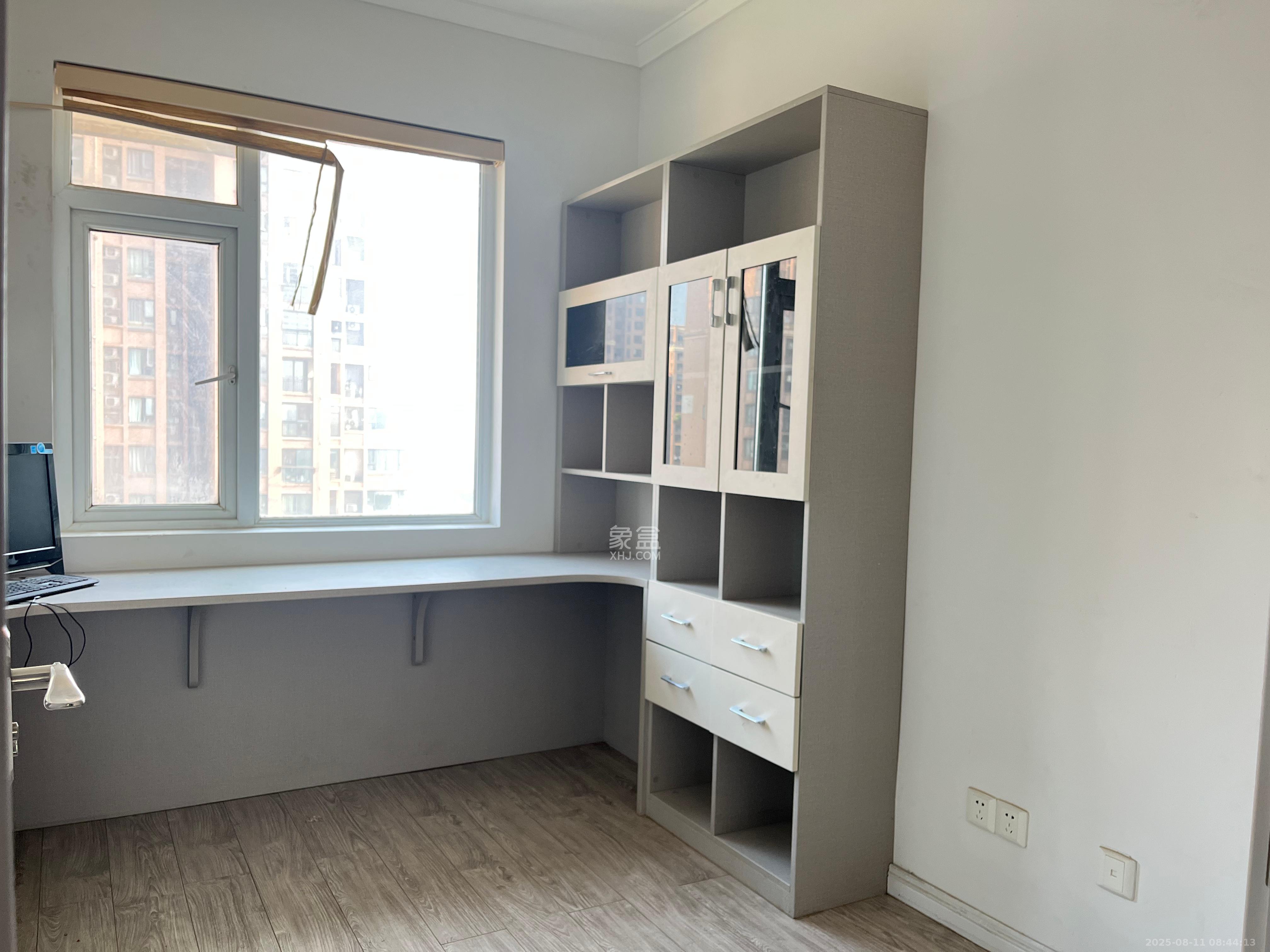 三一街区  4室2厅2卫    1800.0元/月 三一街区  4室2厅2卫    1800.0元/月室内图