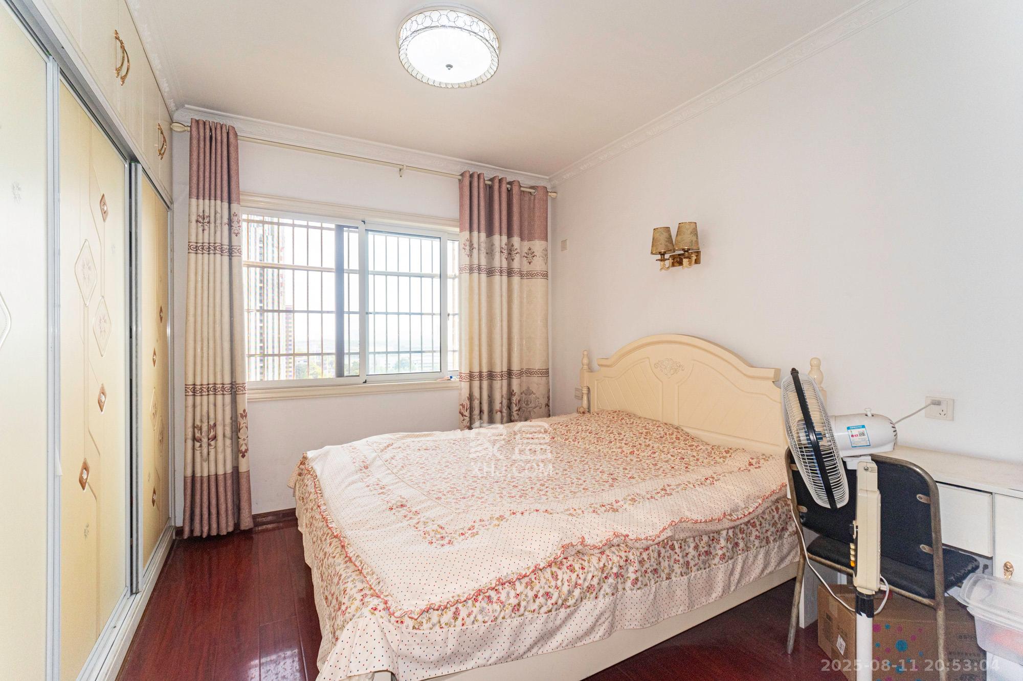 时代星空 3室2厅2卫 73.8万 时代星空 3室2厅2卫 73.8万卧室