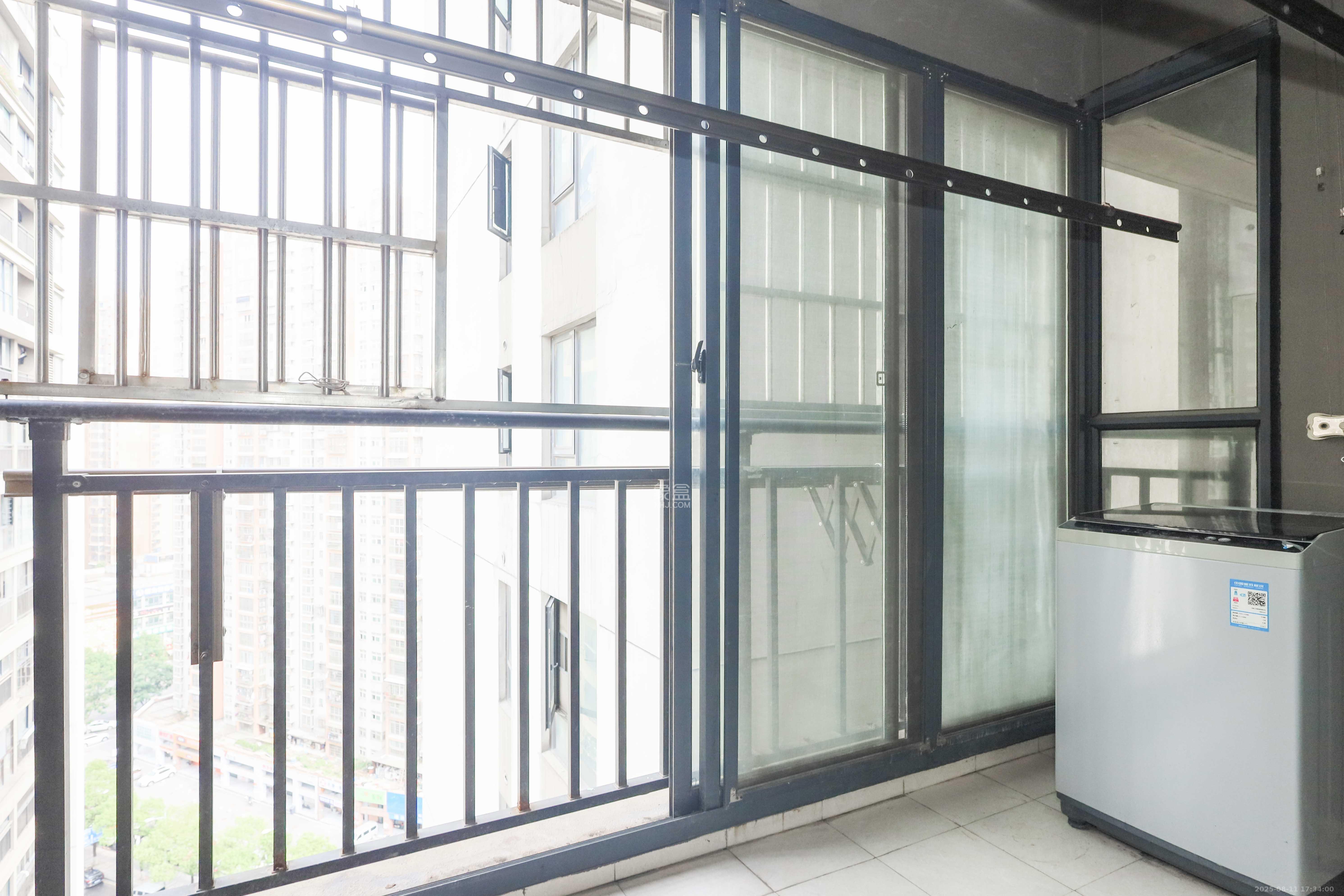万科城市花园  3室2厅2卫   80.00万阳台