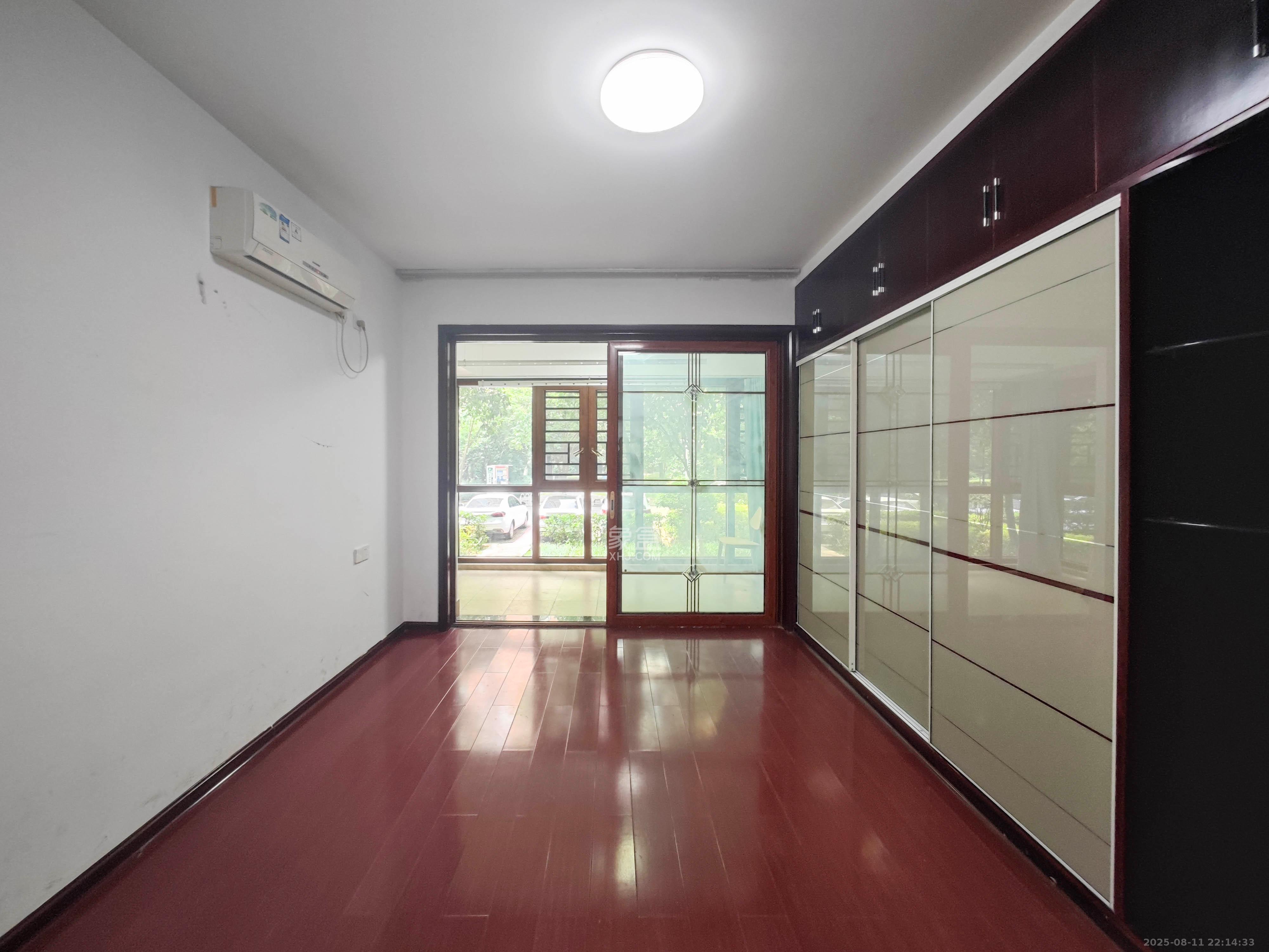 华盛世纪新城 4室2厅1卫 95.0万 华盛世纪新城 4室2厅1卫 95.0万卧室