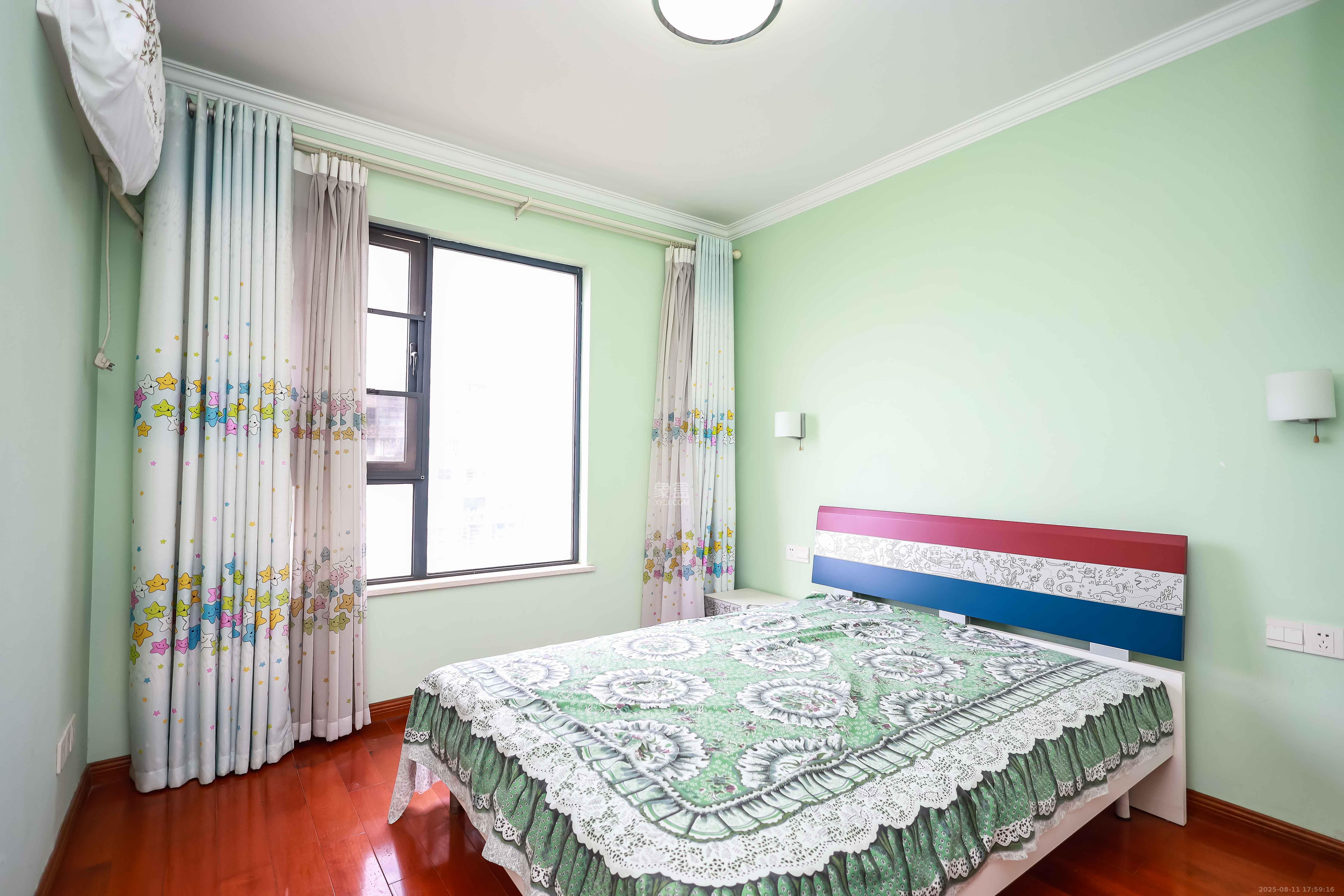 长房时代城  4室2厅2卫    165.0万卧室